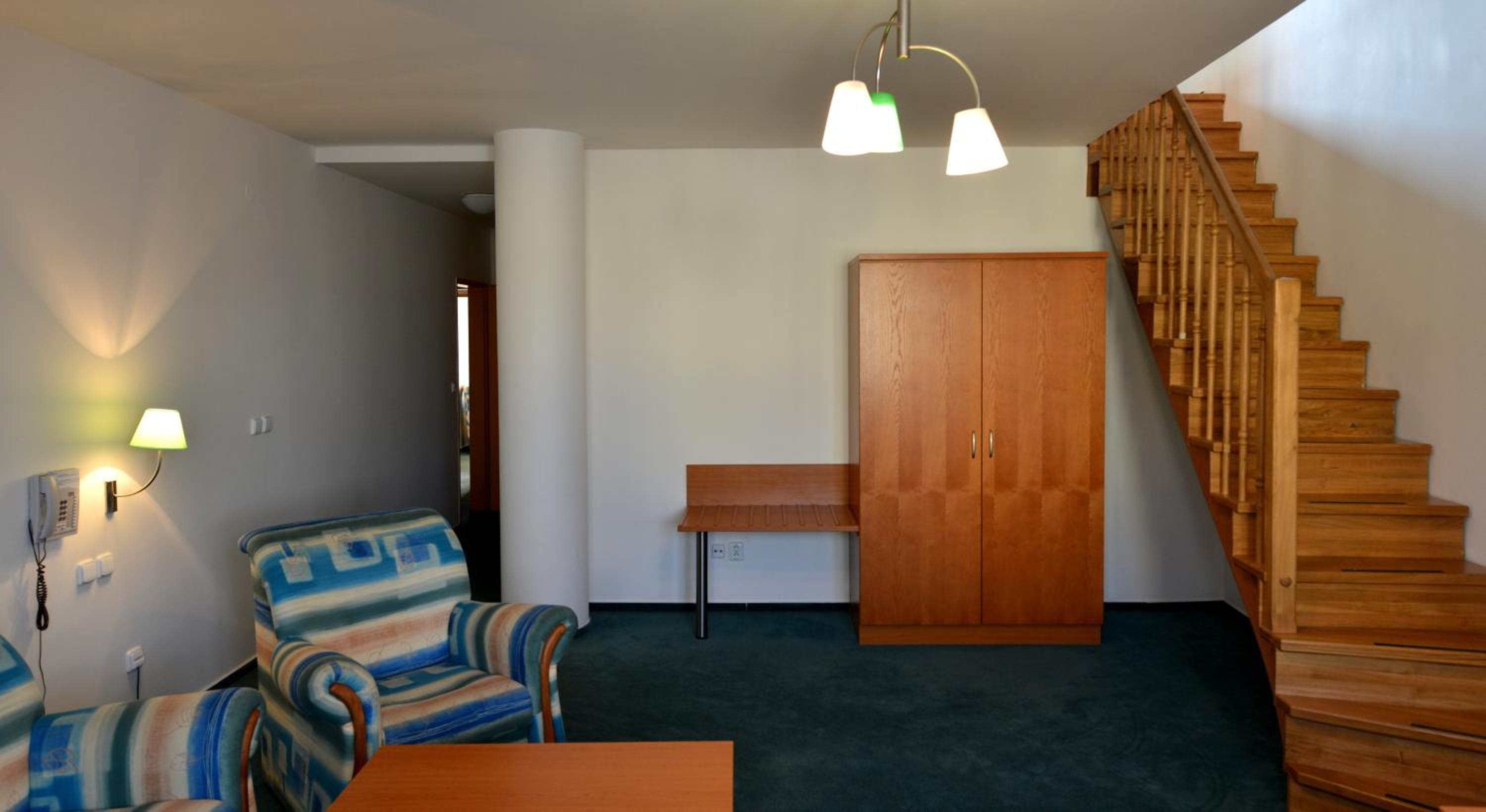 Family Room - Photo 2