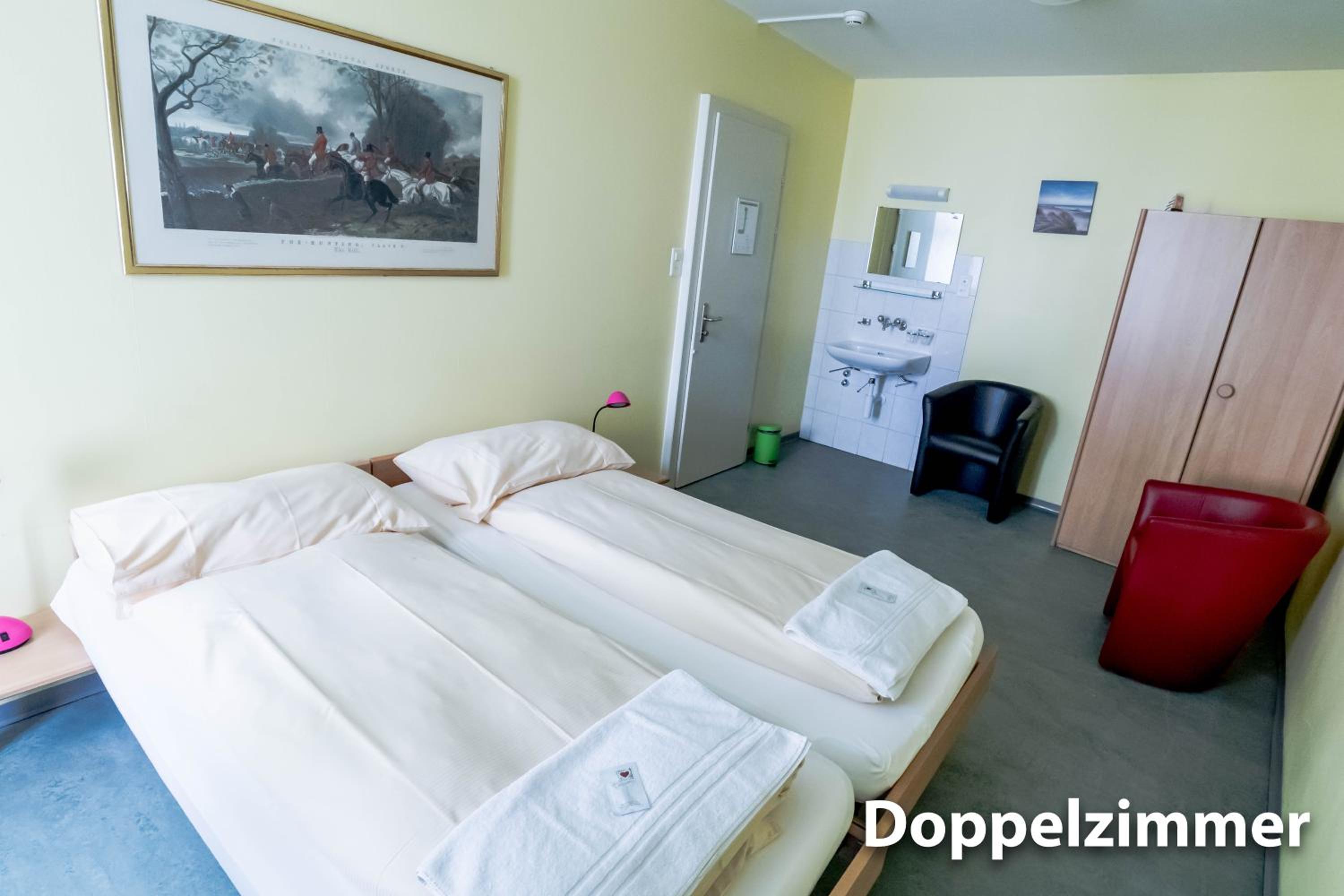 Double Room with Shared Bathroom photo 3