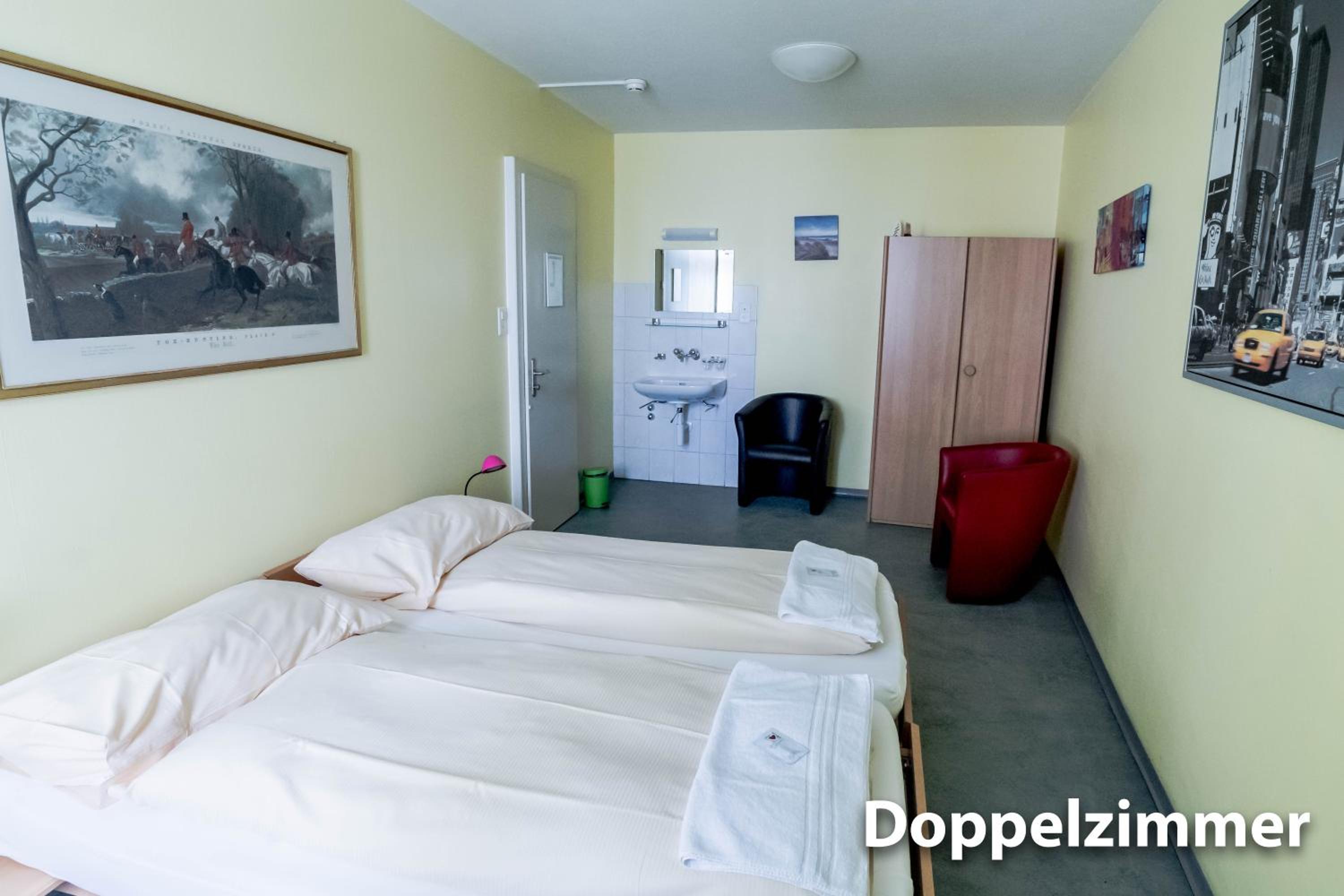 Double Room with Shared Bathroom photo 2