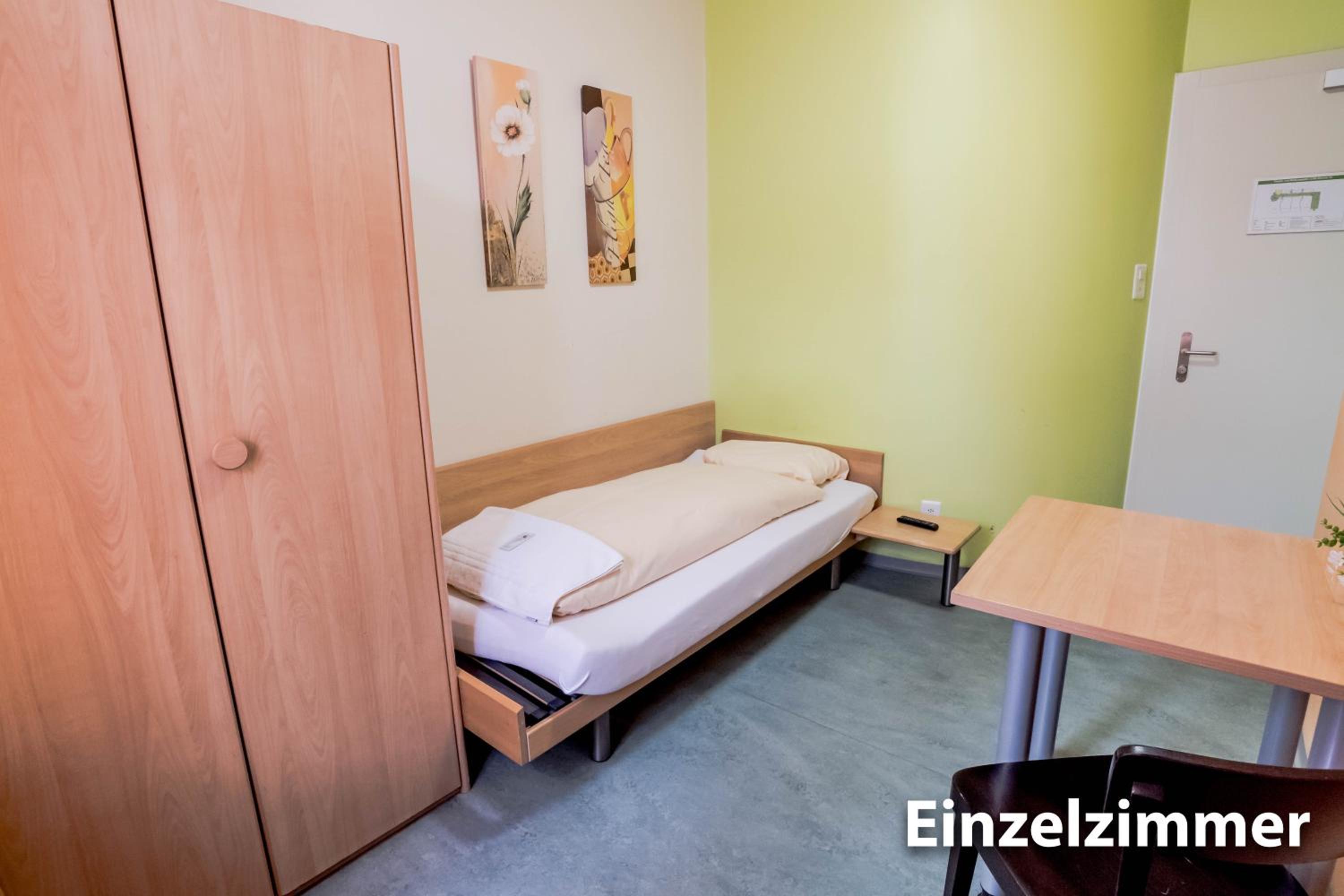 Single Room with Shared Bathroom photo 3