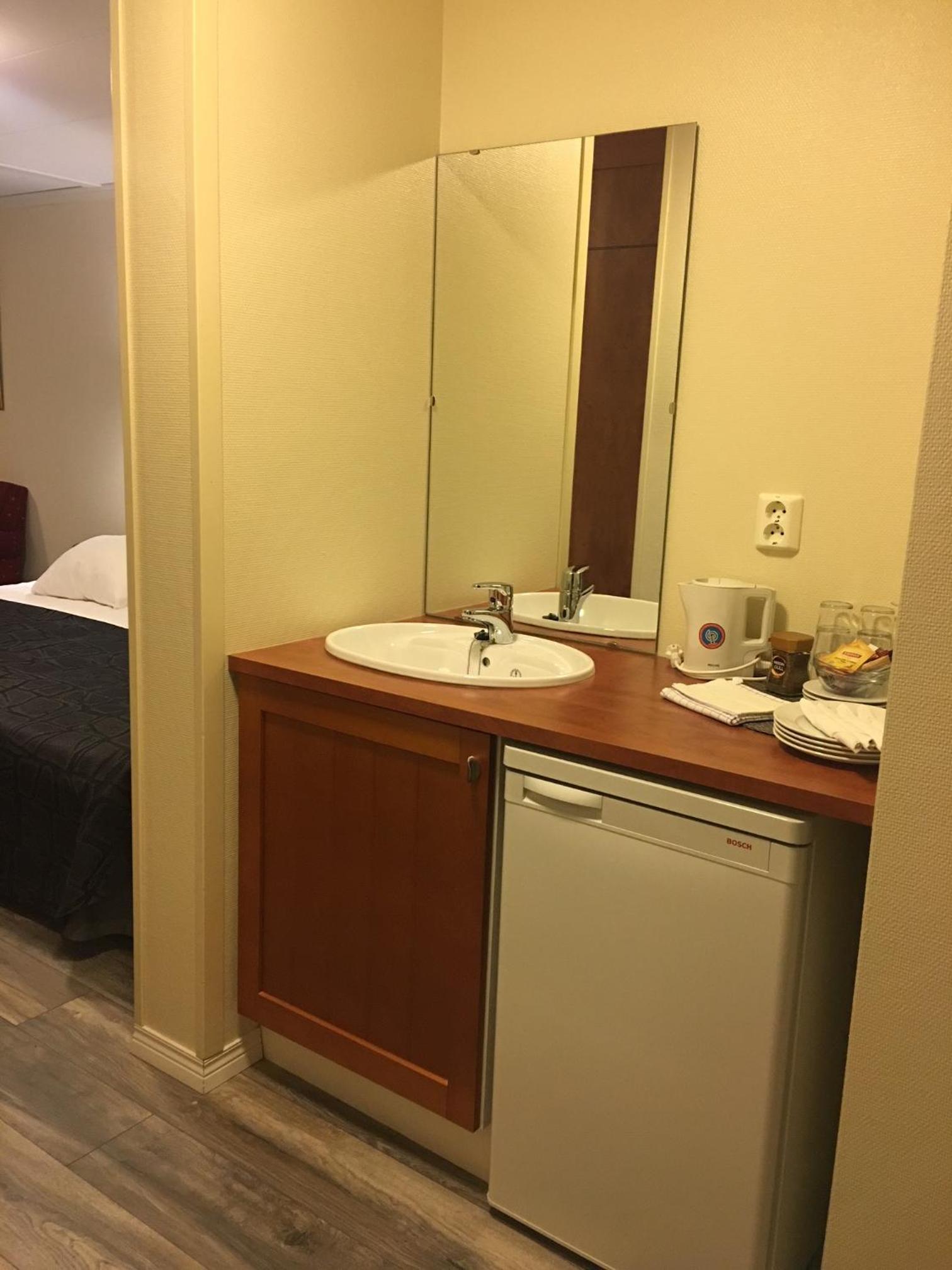 Double Room with Balcony - Photo 7