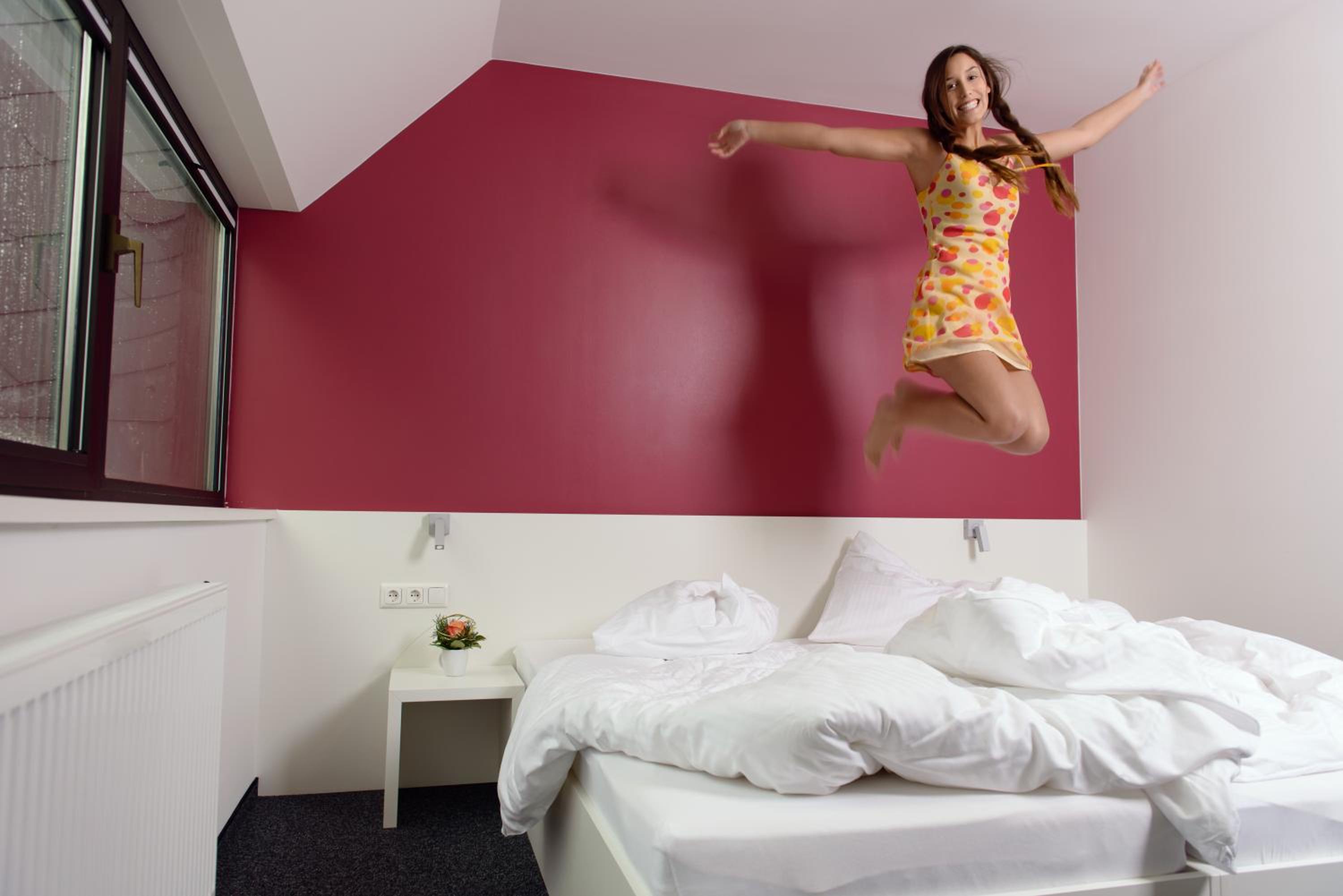 Queen Room photo 2
