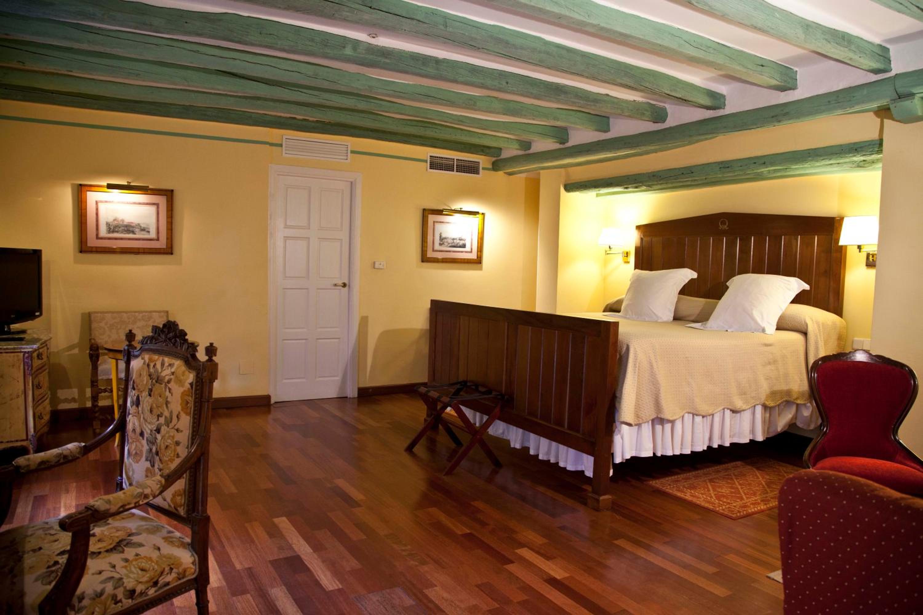 Junior Suite - Photo 12