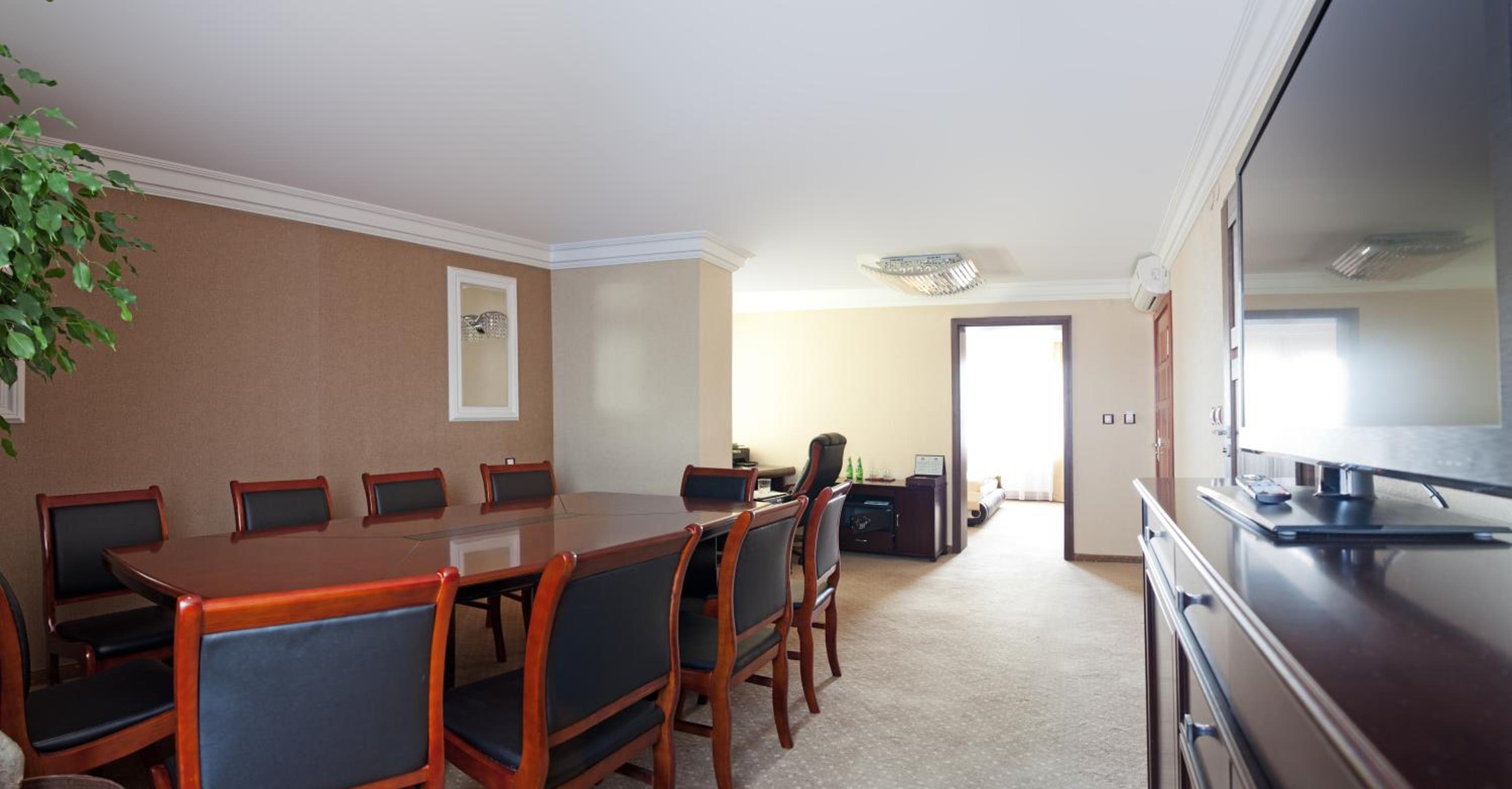 Superior Suite - Photo 16