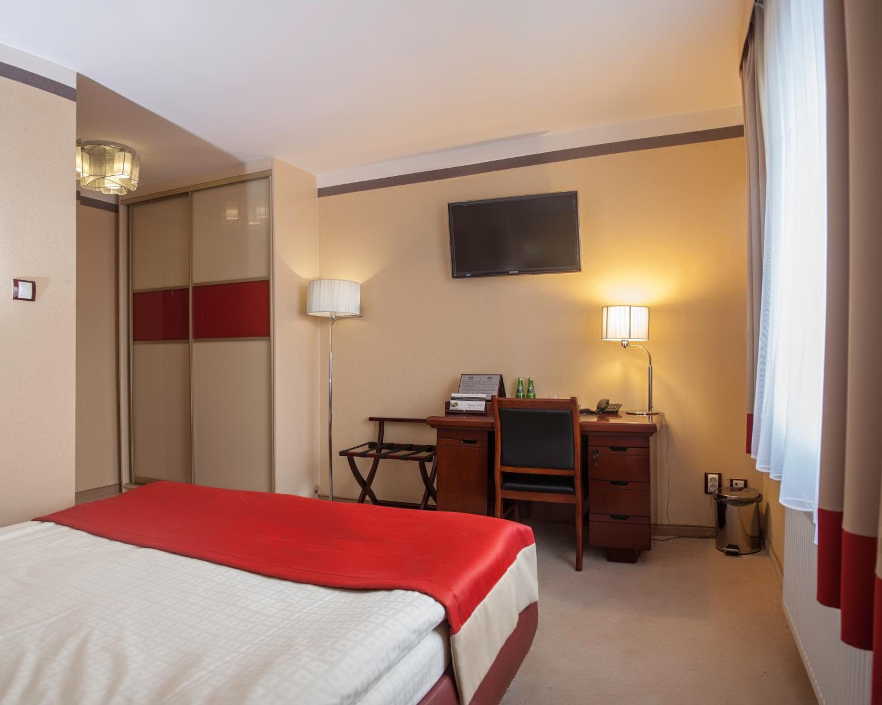 Deluxe King Room - Photo 2