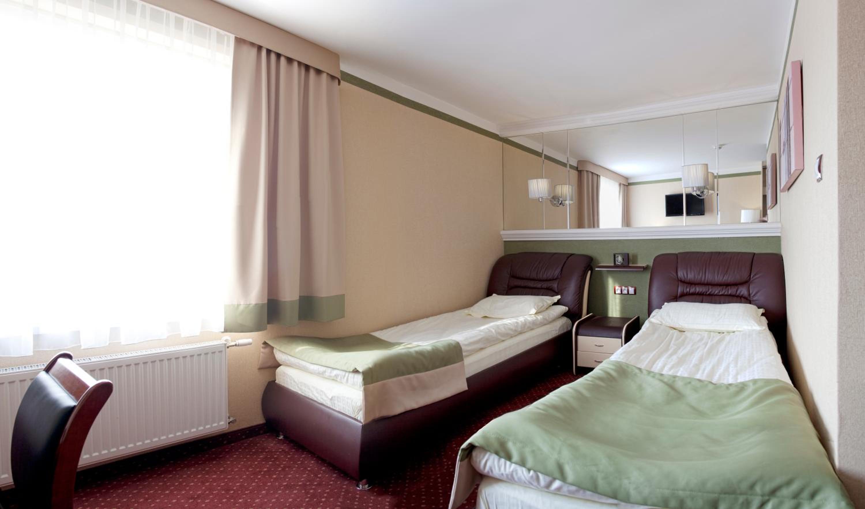 Standard Twin Room - Photo 1