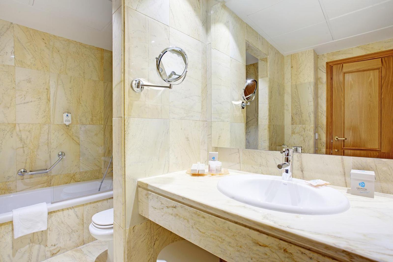 Premium Suite (2 Adults + 2 Children) photo 3