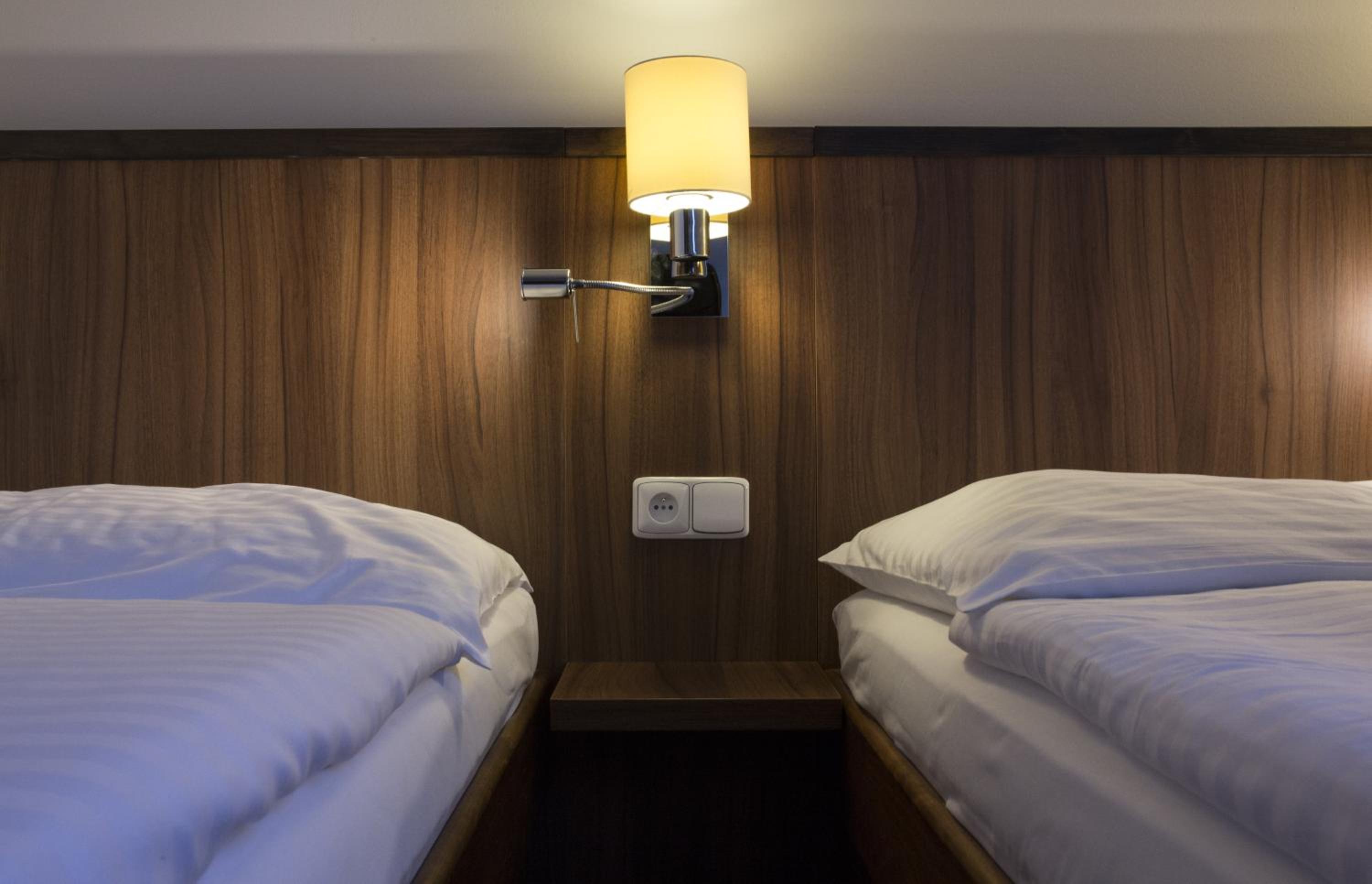 Standard Double or Twin Room - Photo 11
