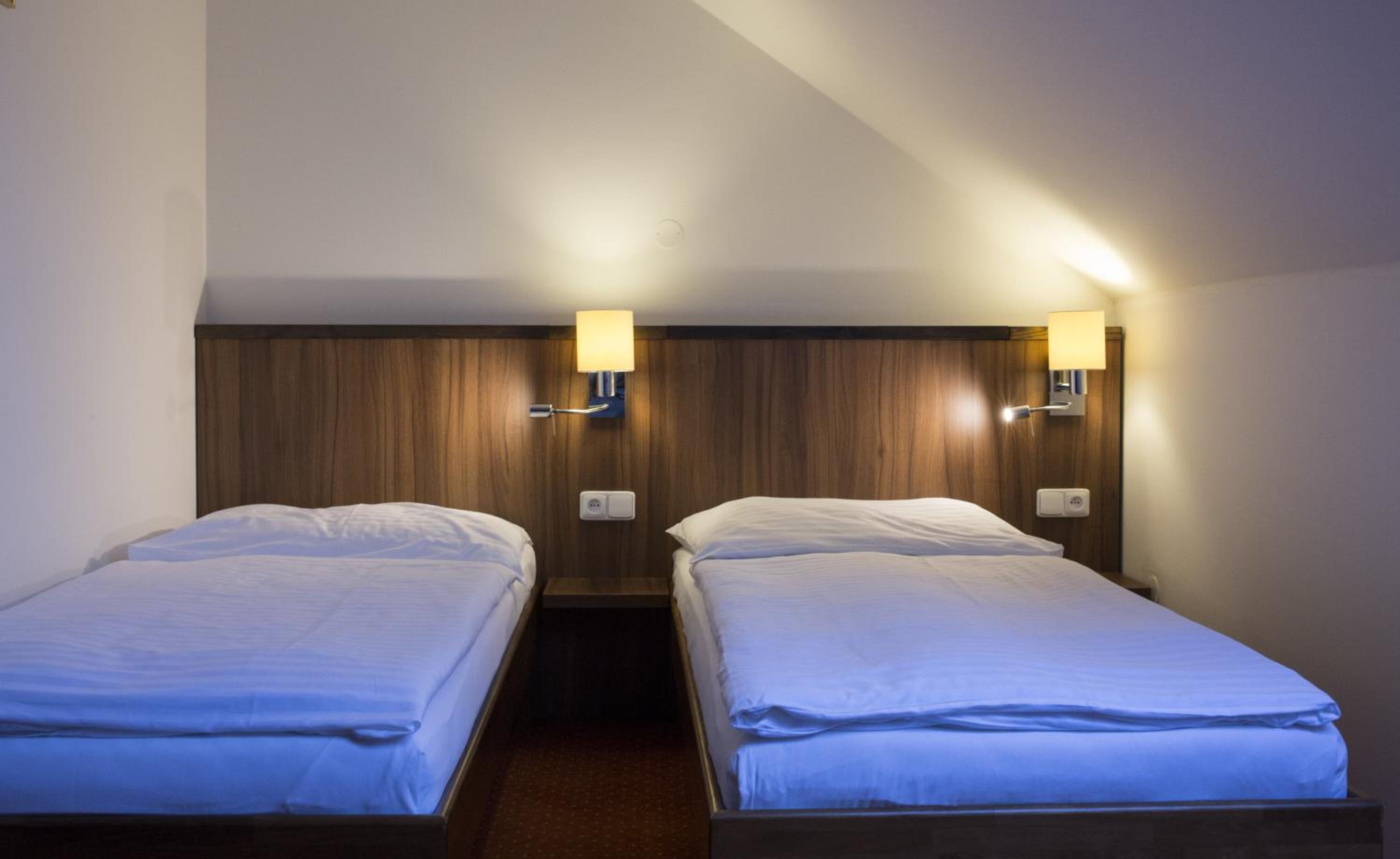 Standard Double or Twin Room - Photo 12