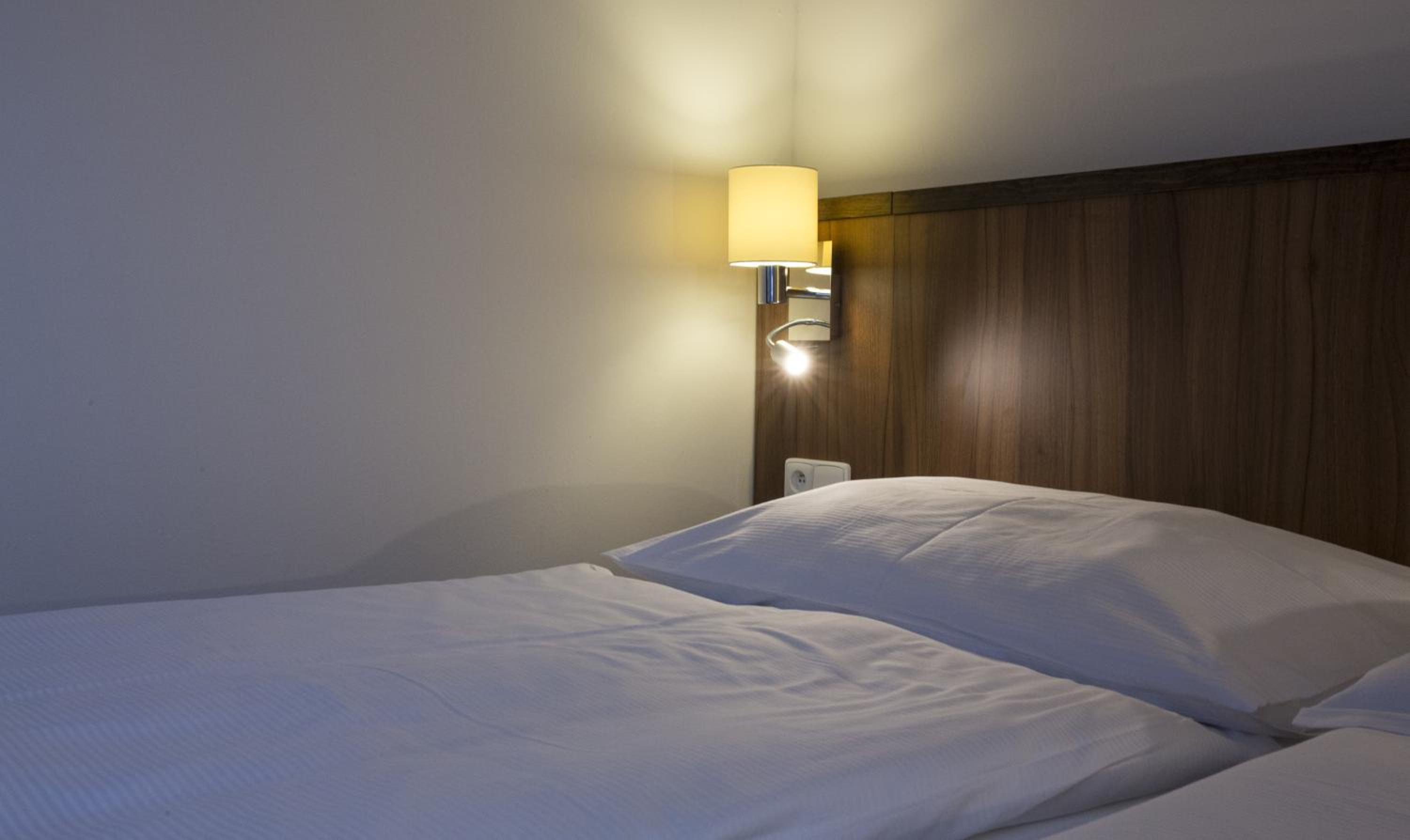 Standard Double or Twin Room - Photo 14