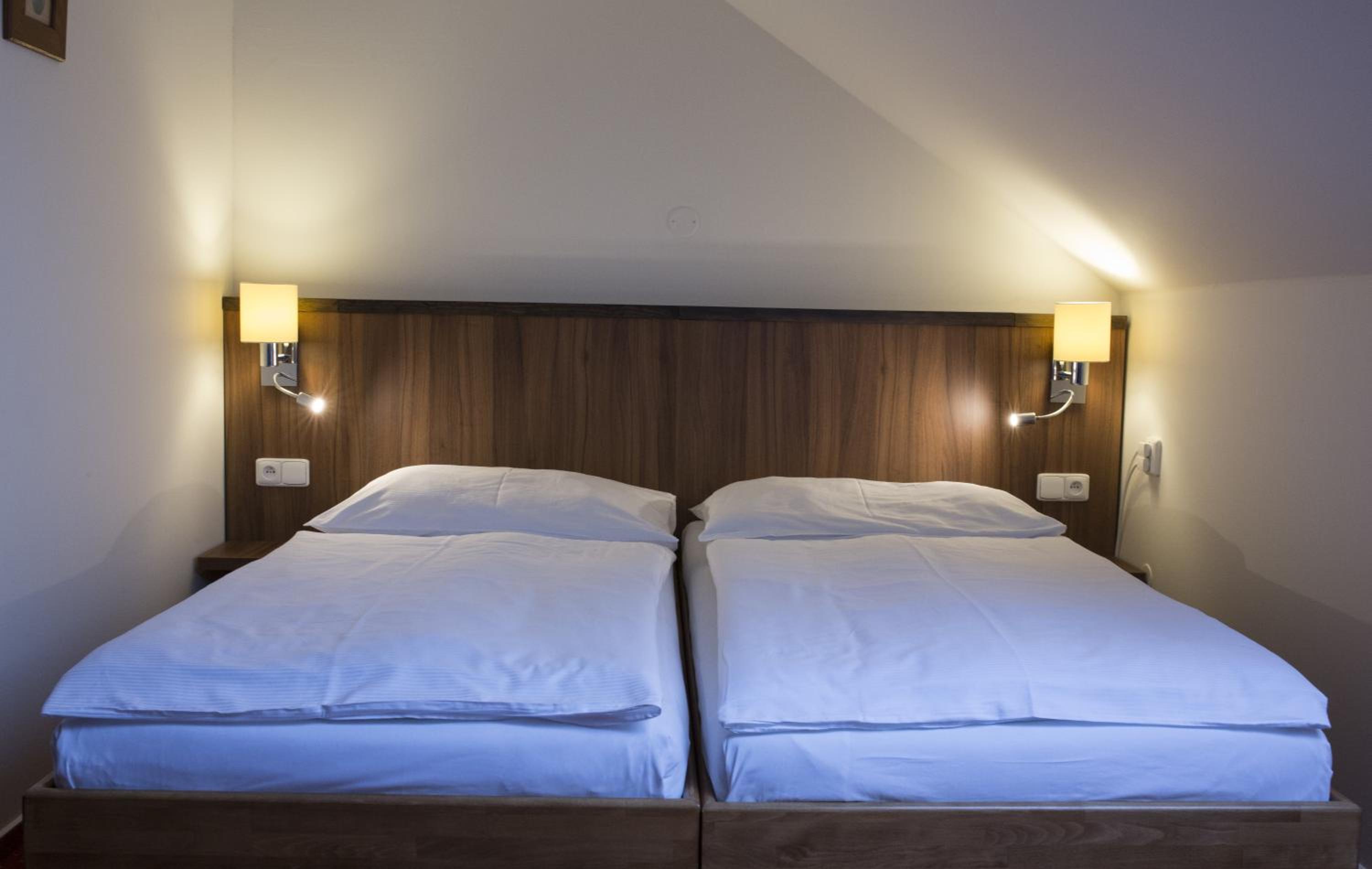 Standard Double or Twin Room - Photo 9