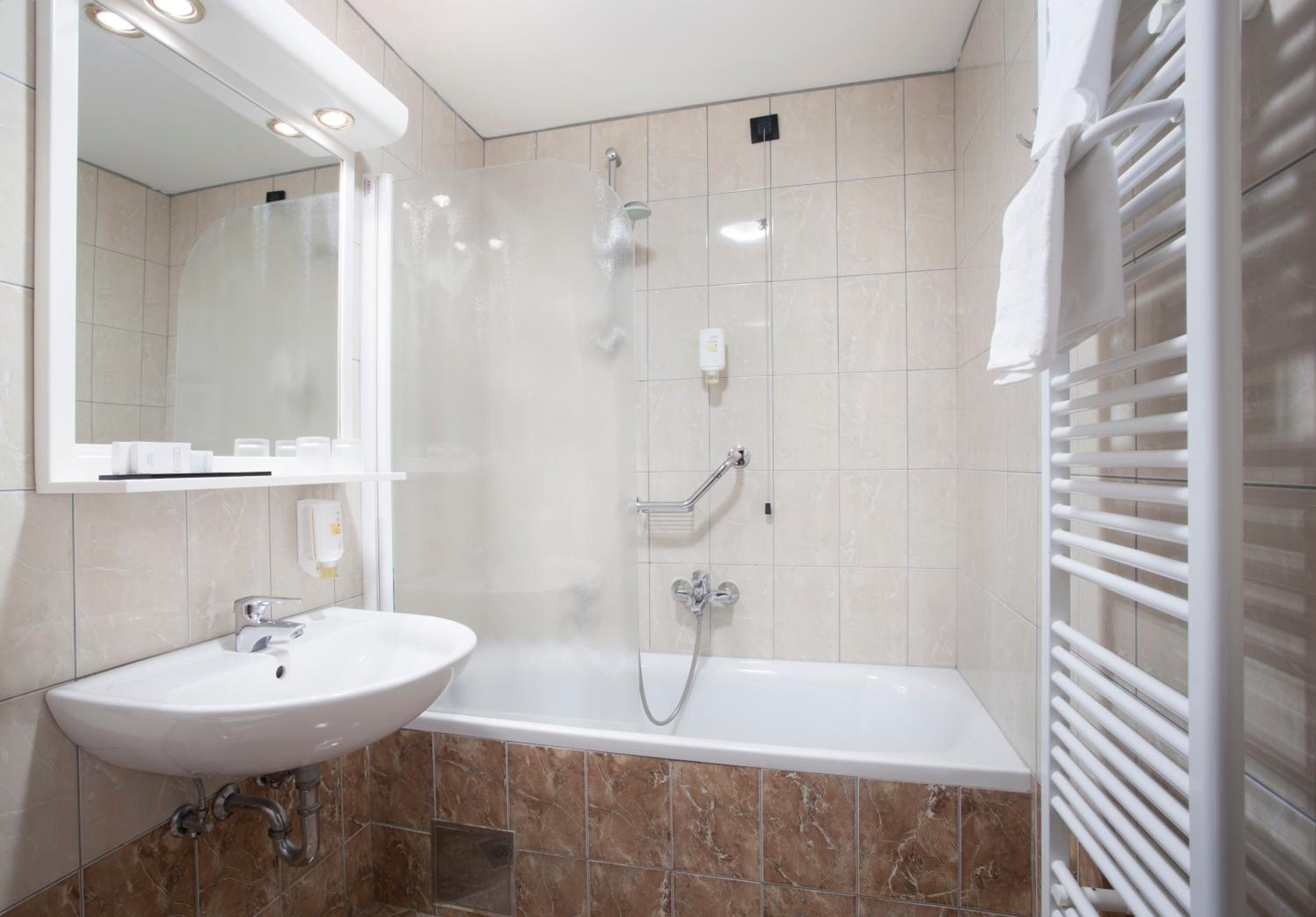 Double or Twin Room - Photo 3