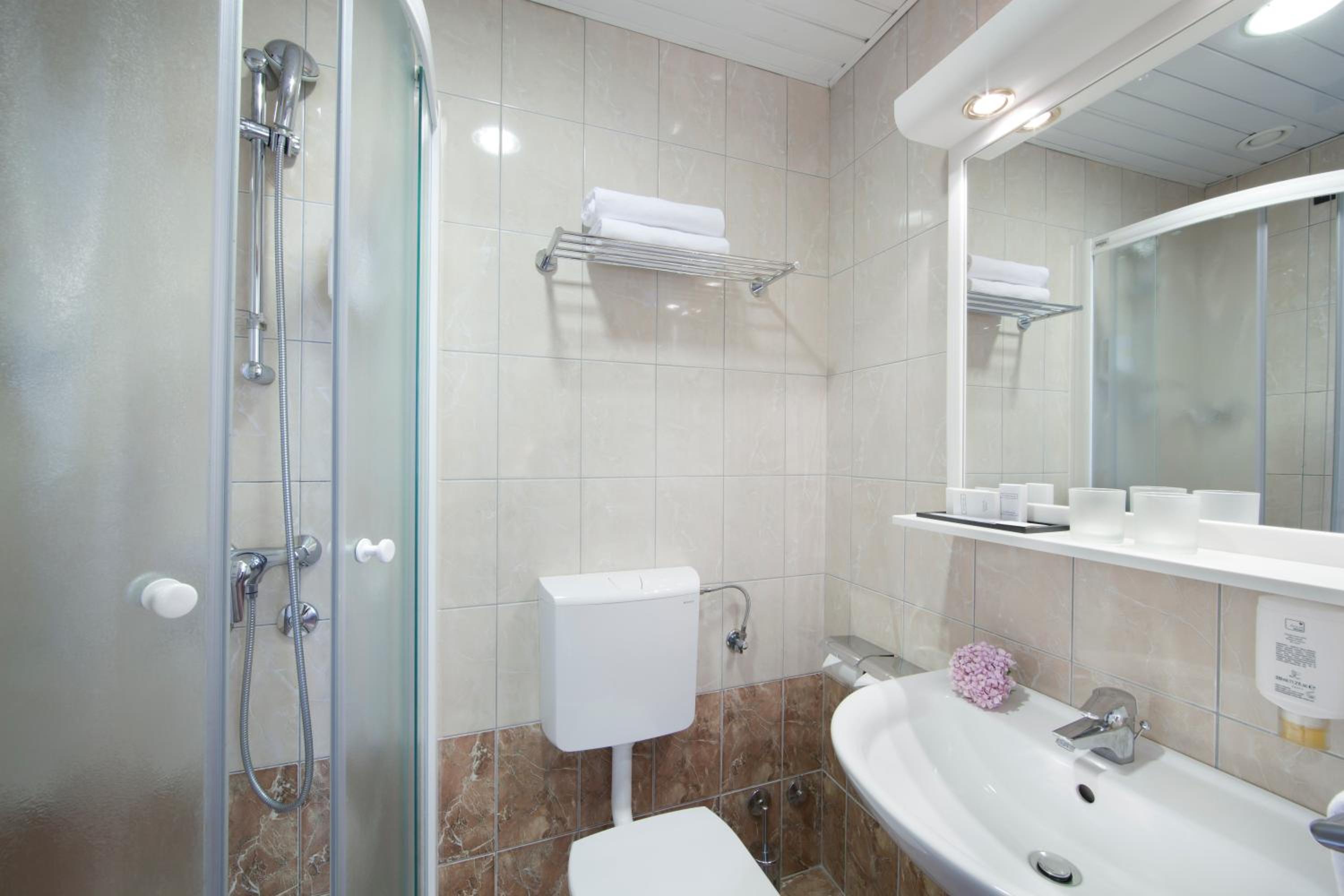 Double or Twin Room - Photo 2