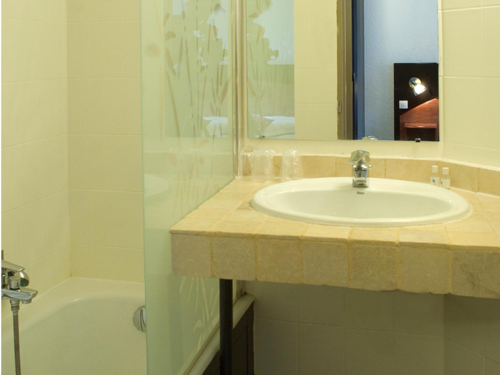Standard Double with Balcony - Photo 6