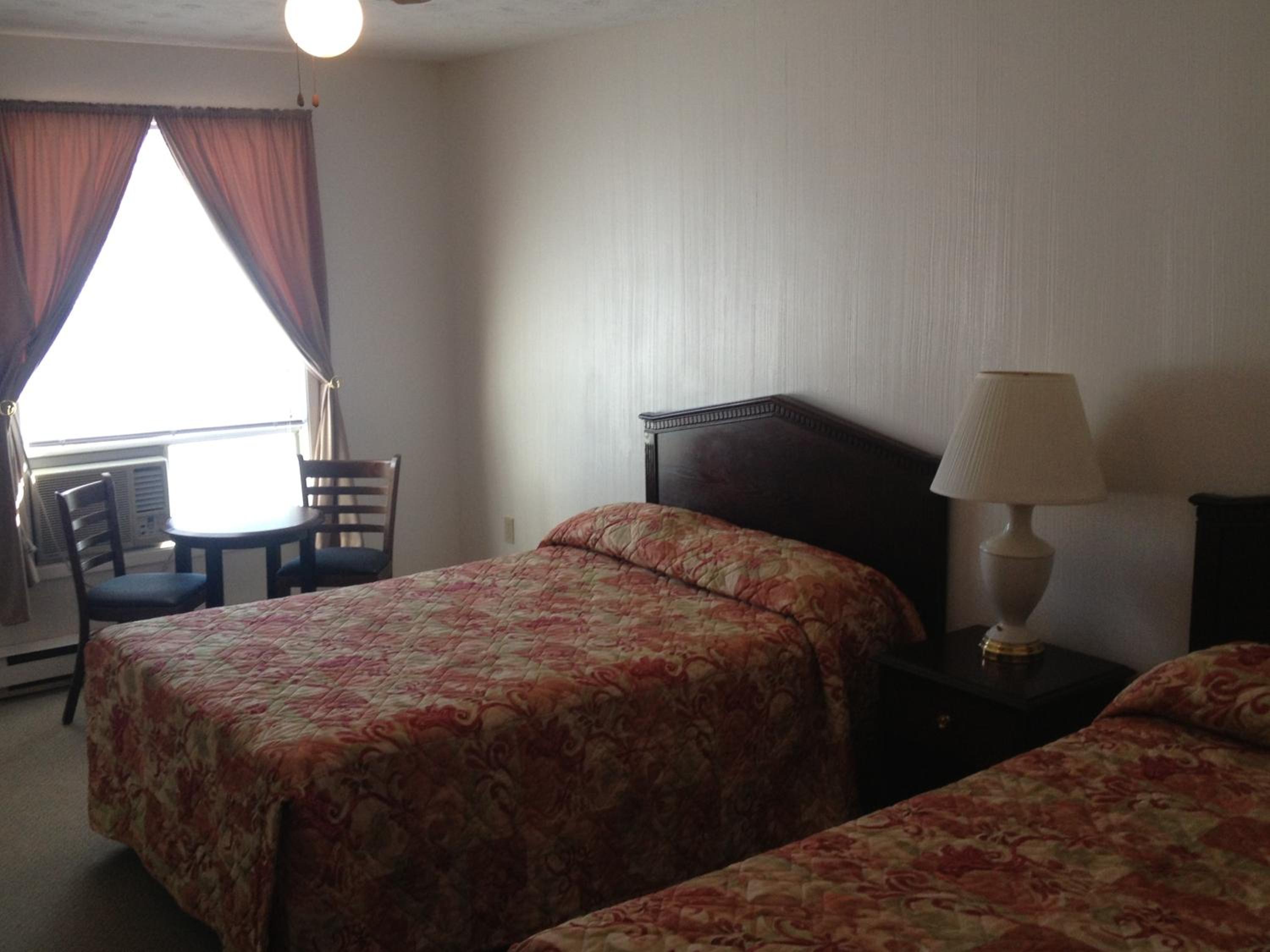 Double Room with Two Double Beds - Pet Friendly photo 3