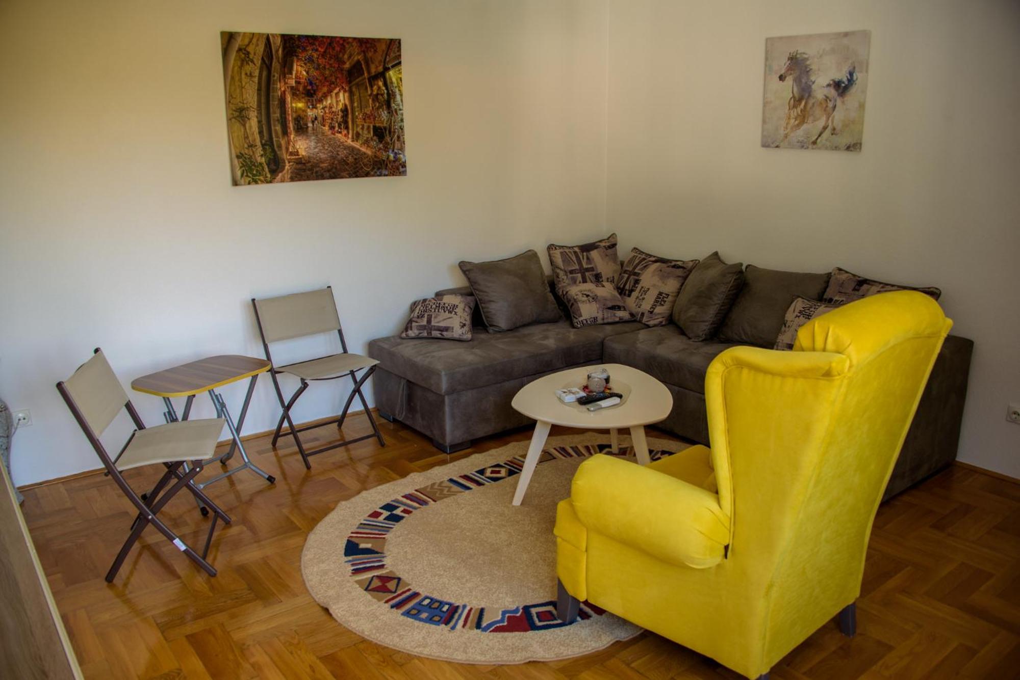 Apartment photo 1