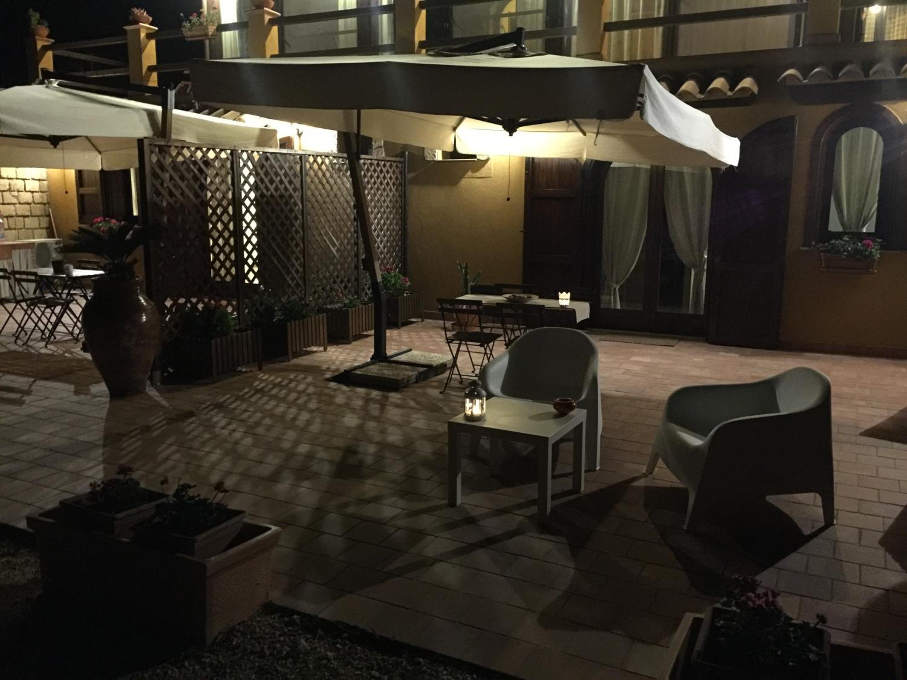Deluxe Suite with Sea View - Photo 31