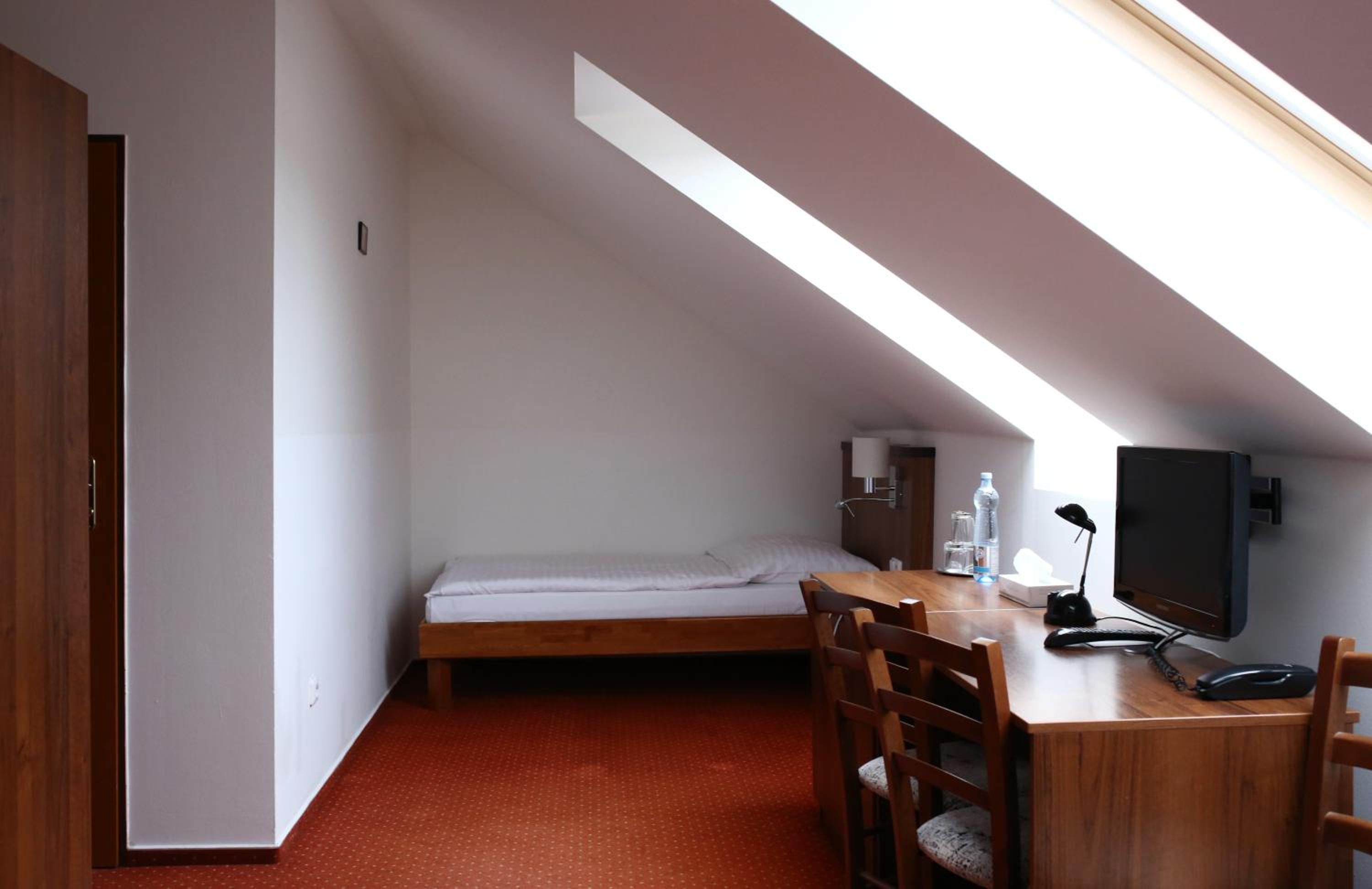 Triple Room - Photo 12