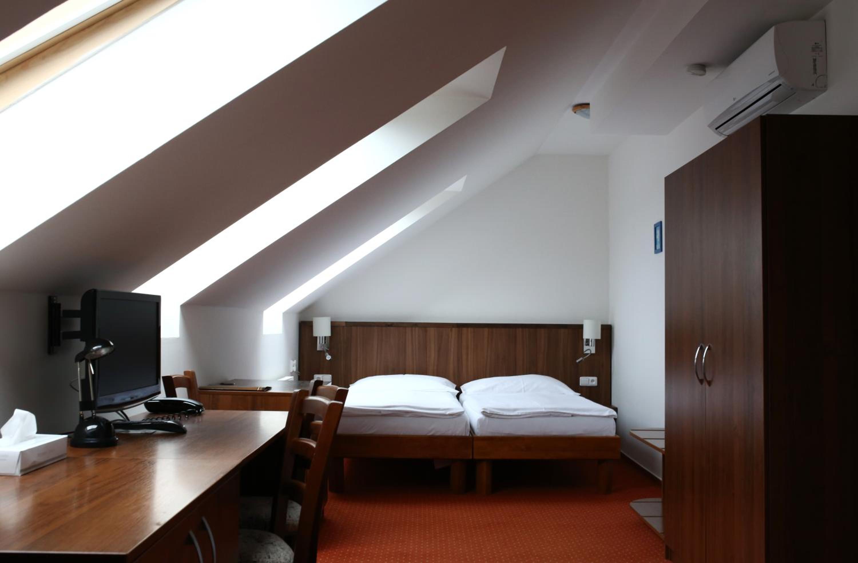 Triple Room - Photo 6
