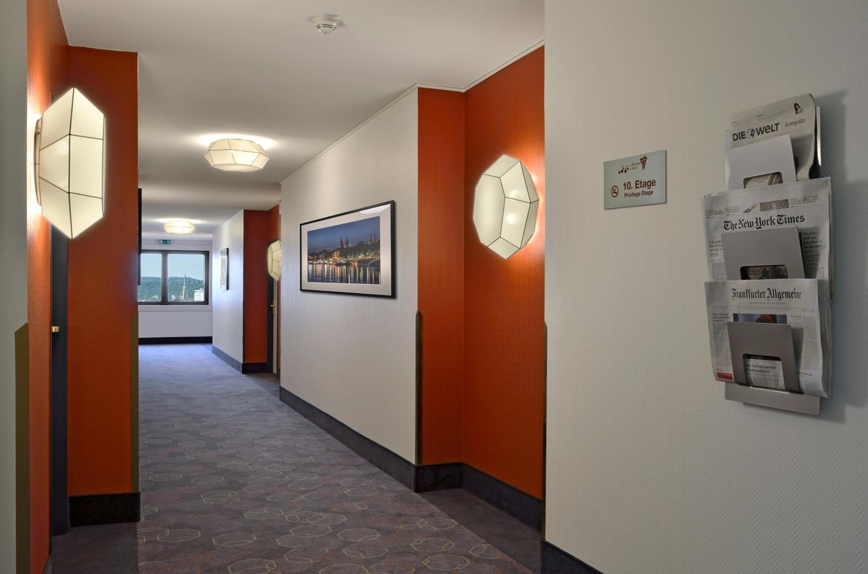 Standard Twin Room with River View - Photo 4