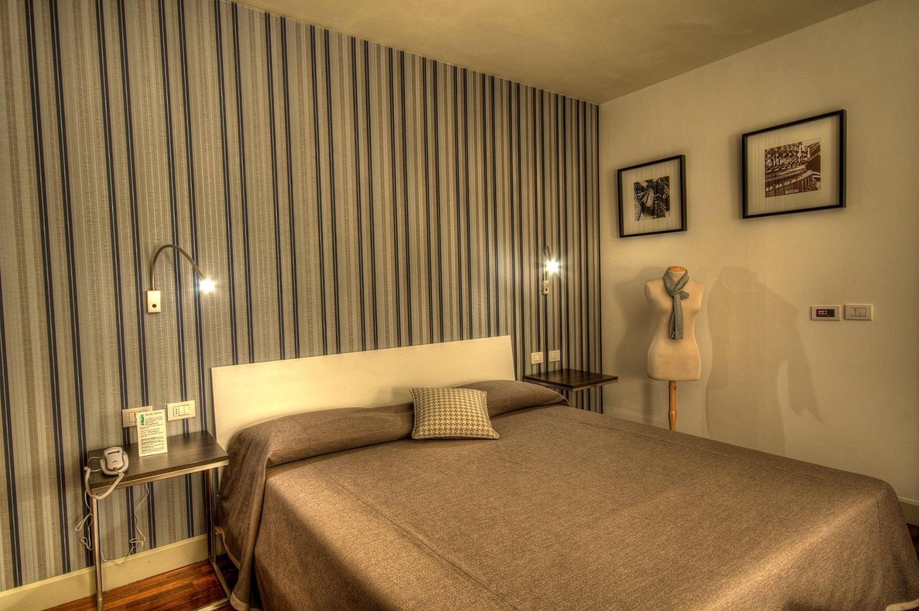 Twin Room - Photo 12