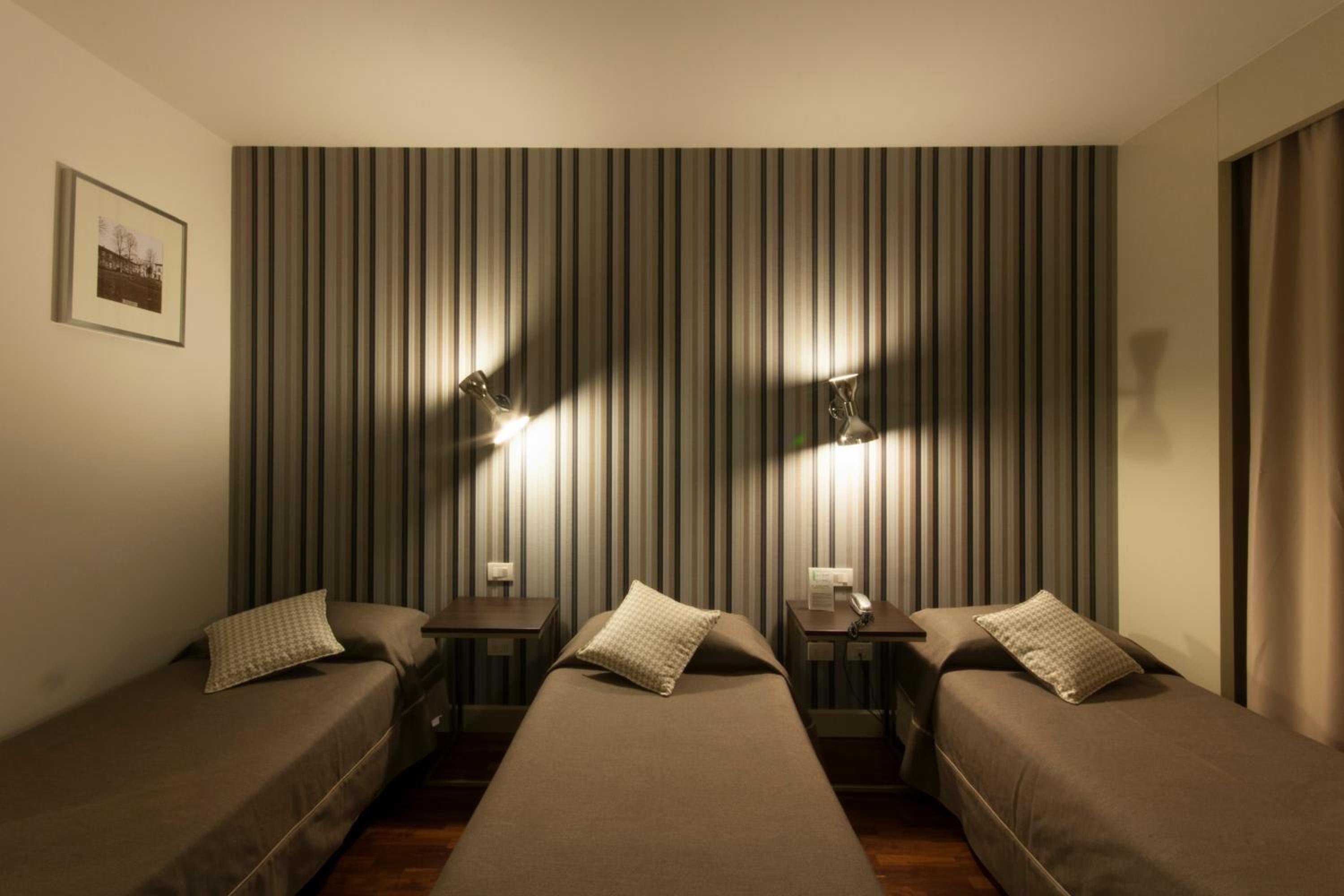 Twin Room - Photo 16