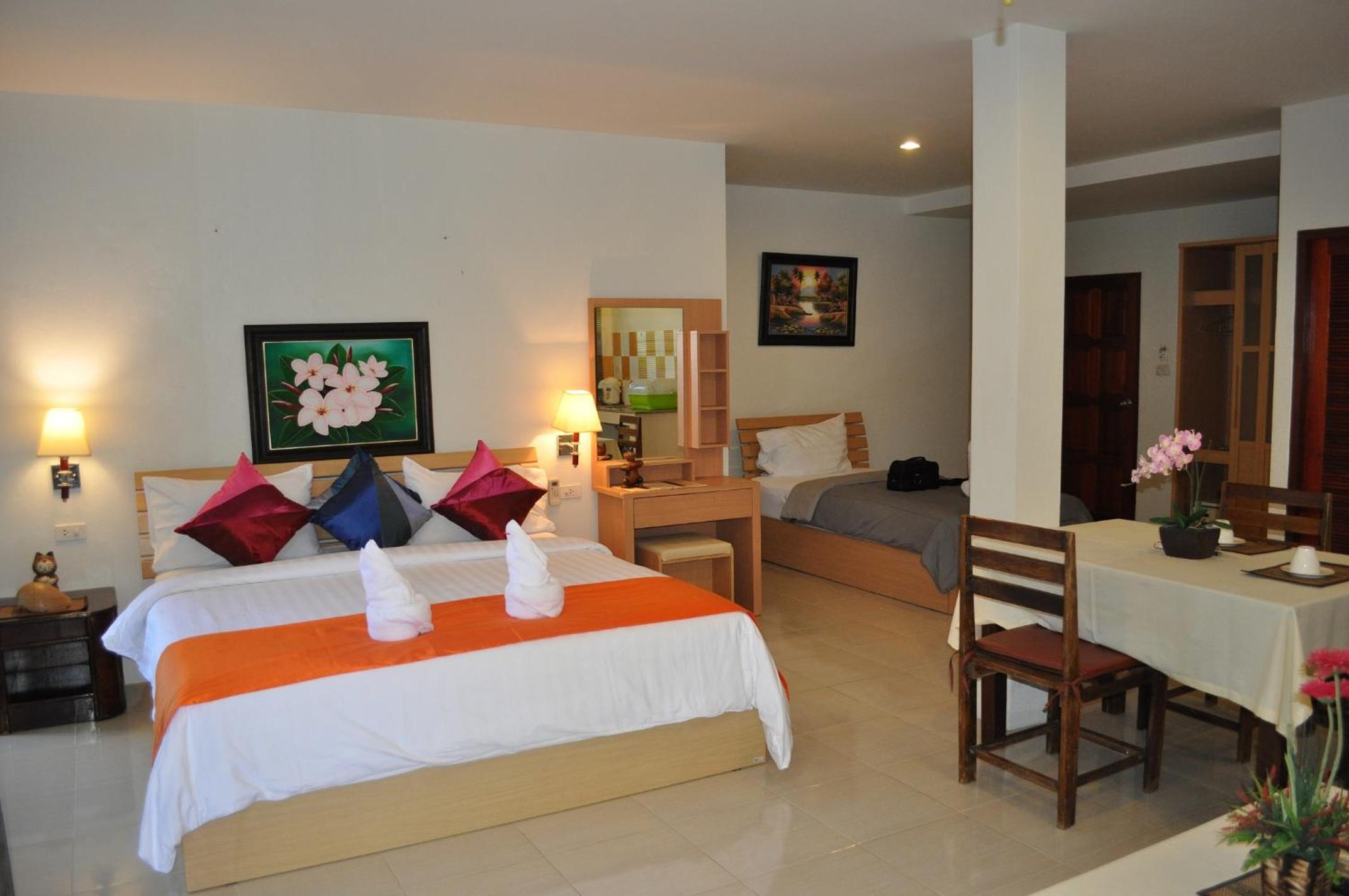 Tripple Room with Balcony (Front Building Road Side) photo 3