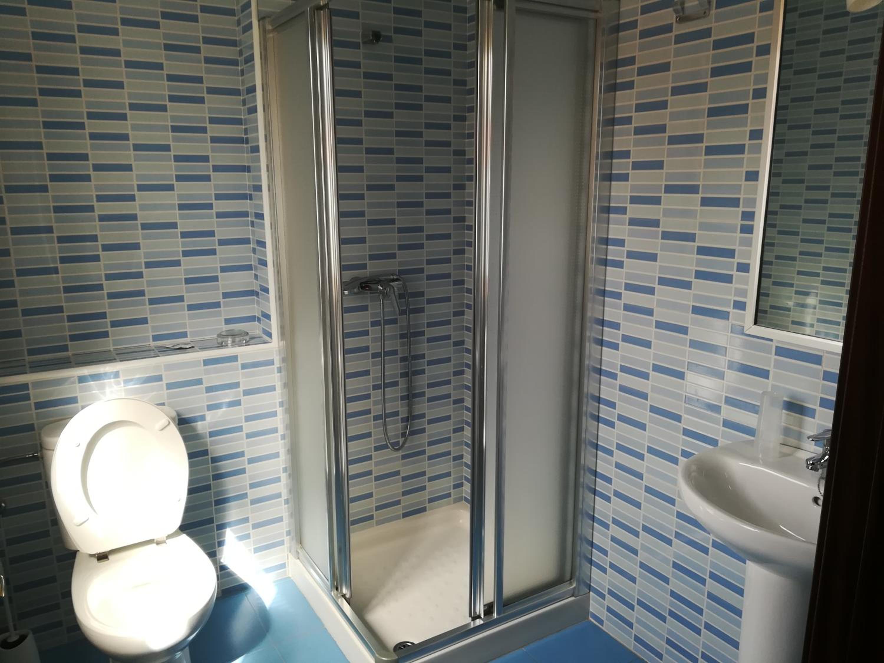 Twin Room with Shower photo 2