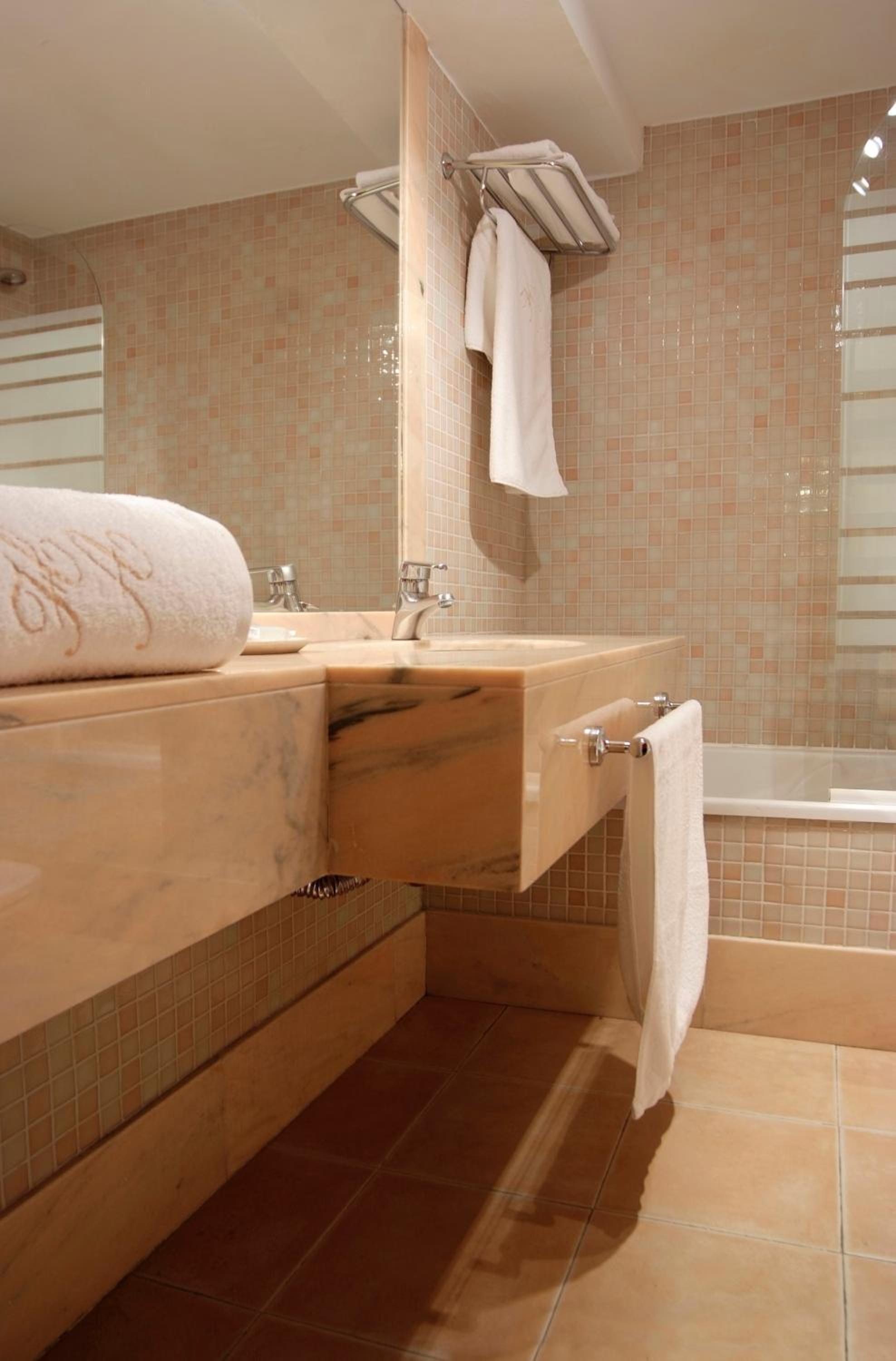 Quadruple Room - Photo 4