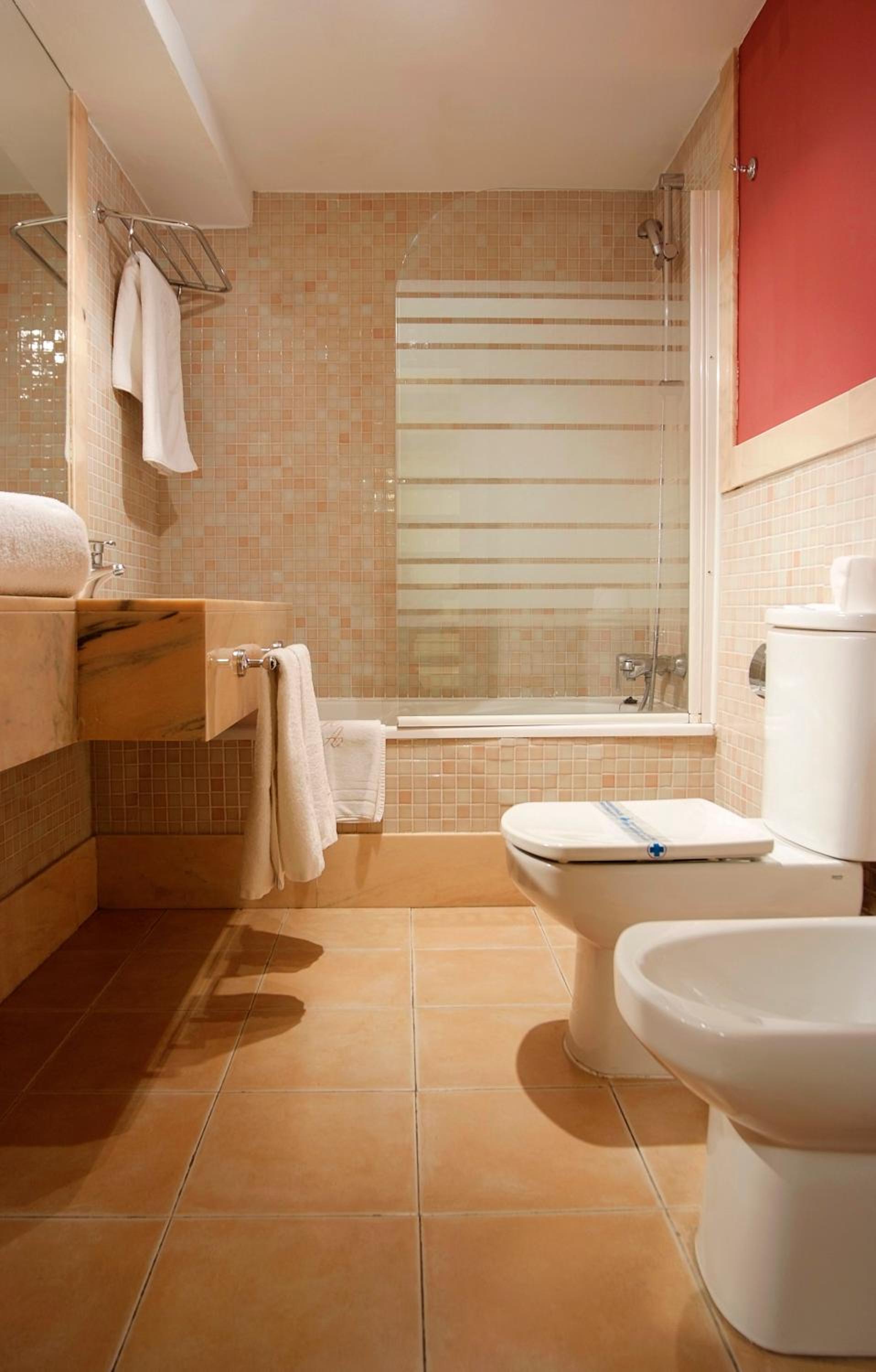 Quadruple Room - Photo 5
