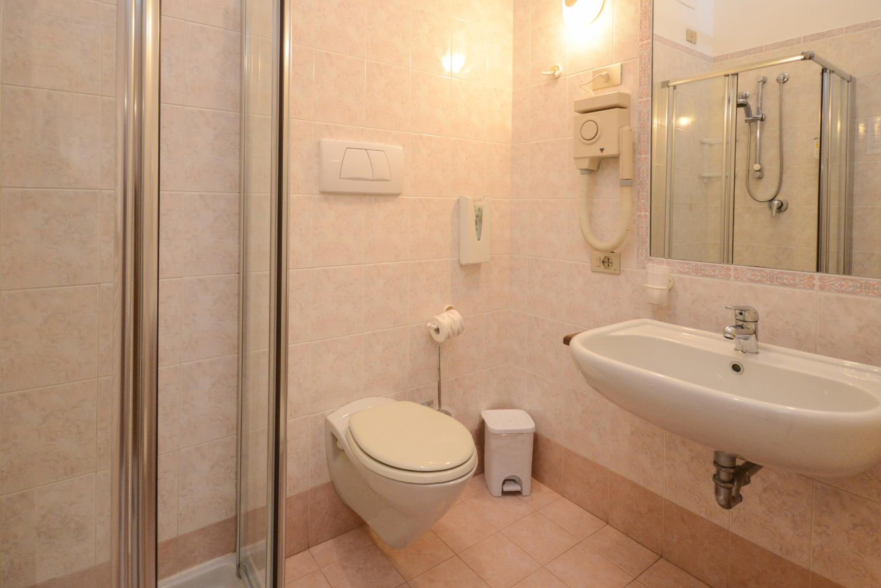 Economy Double Room photo 2