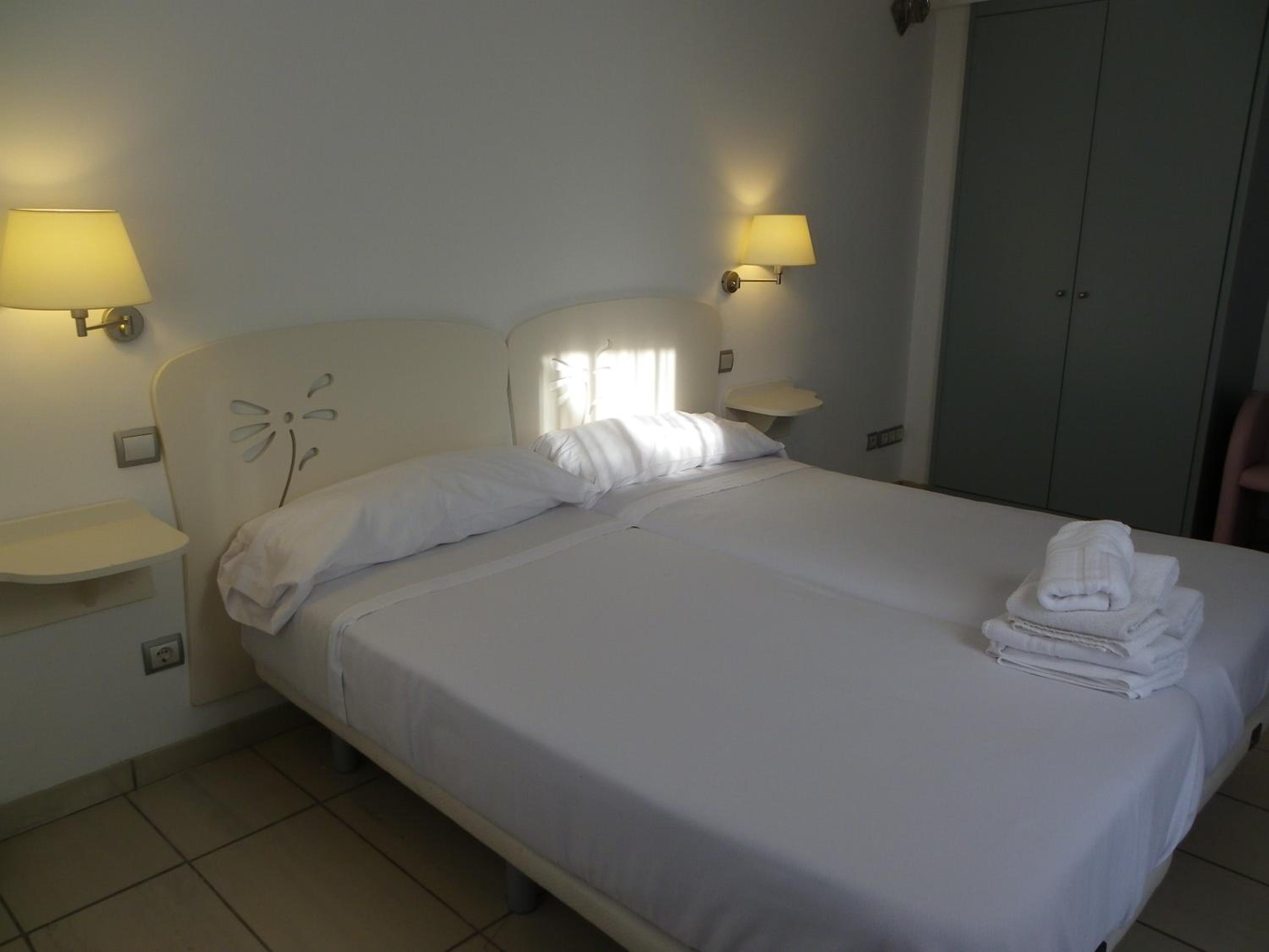 Twin Room - Photo 4