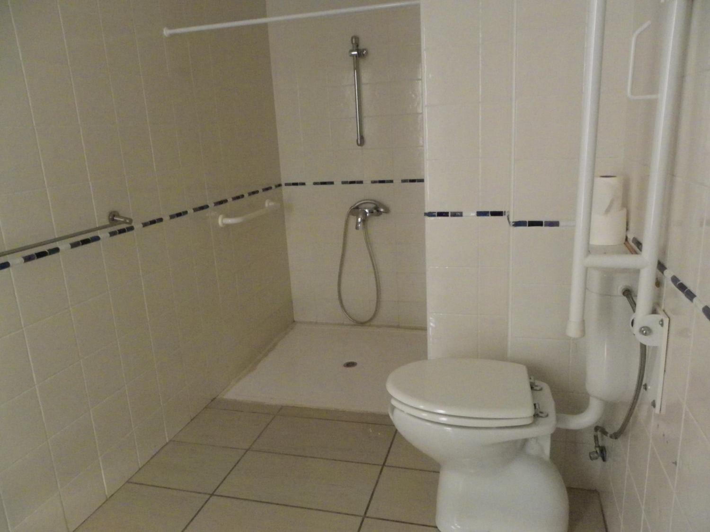 Twin Room - Photo 2