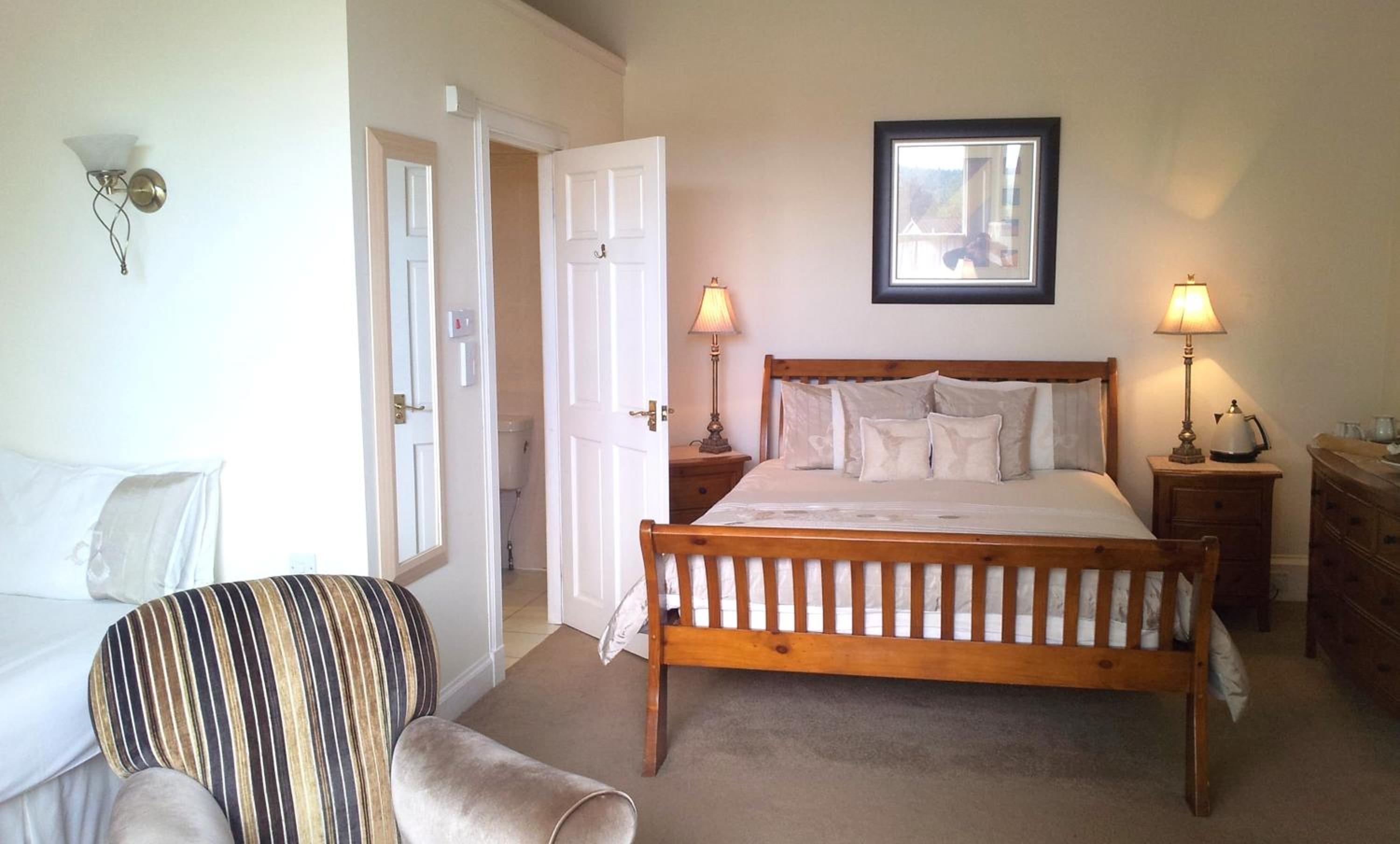 Family Room (2 Adults + 1 Child) - Photo 3