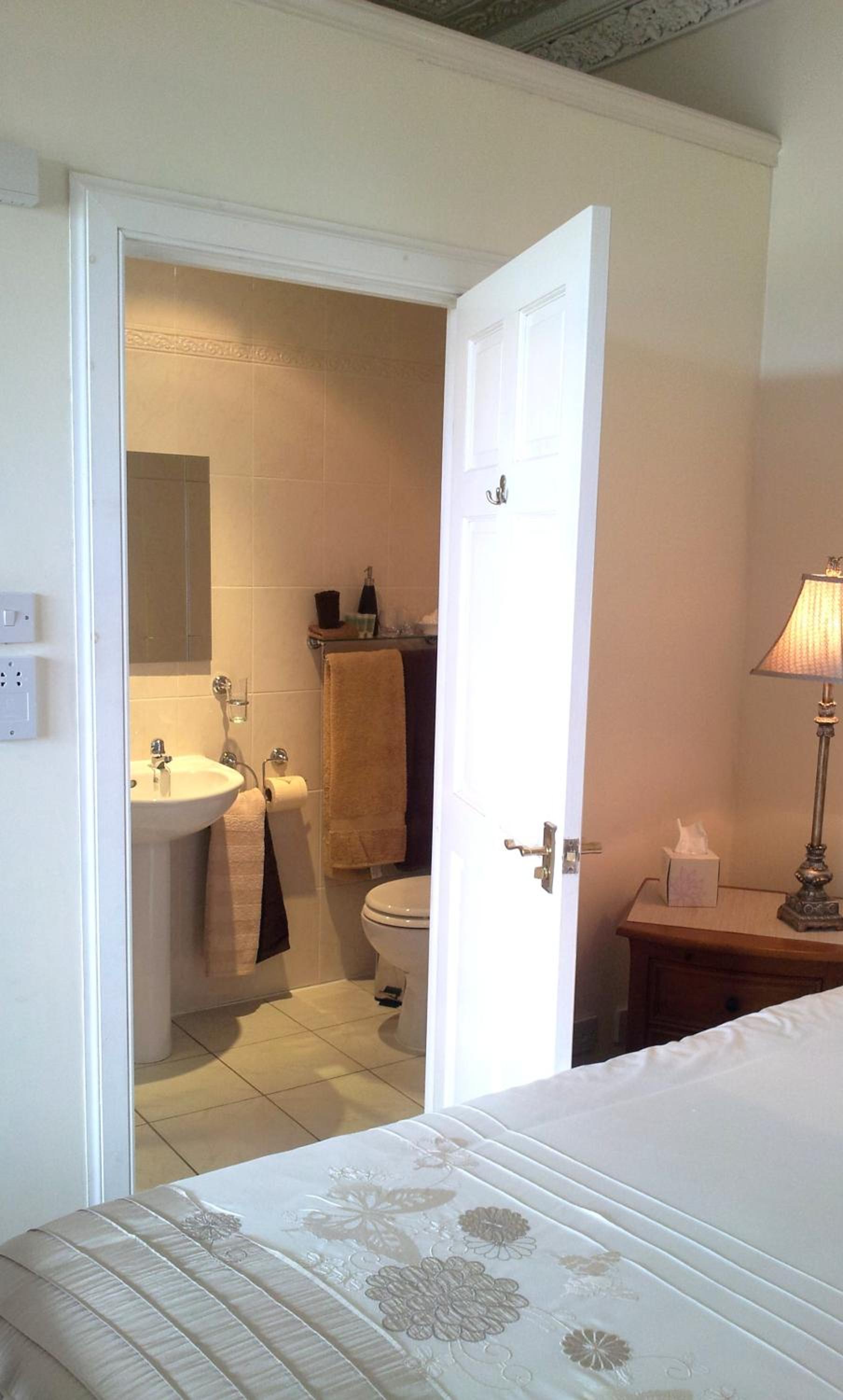 Family Room (2 Adults + 1 Child) - Photo 2