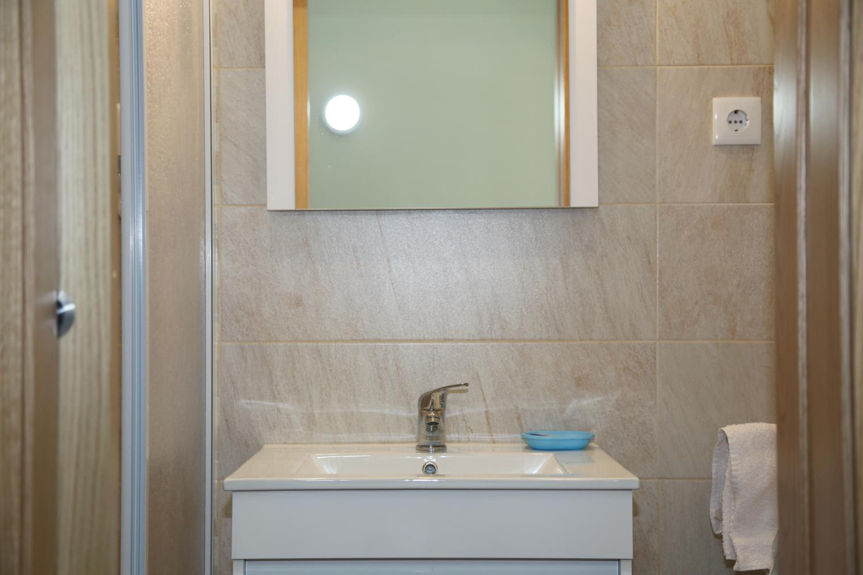 Triple Room with Private Bathroom photo 3