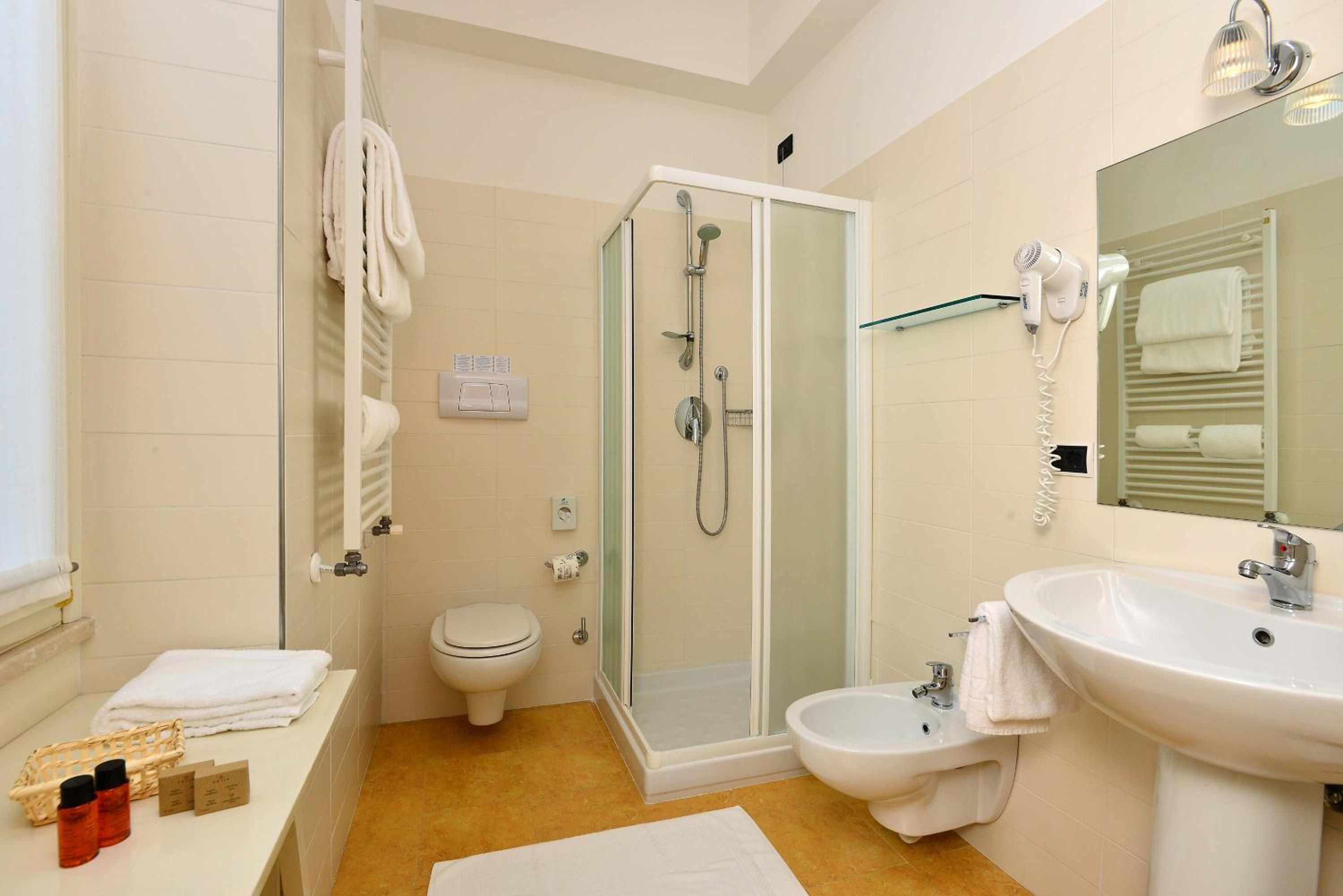 Economy Double or Twin Room photo 3