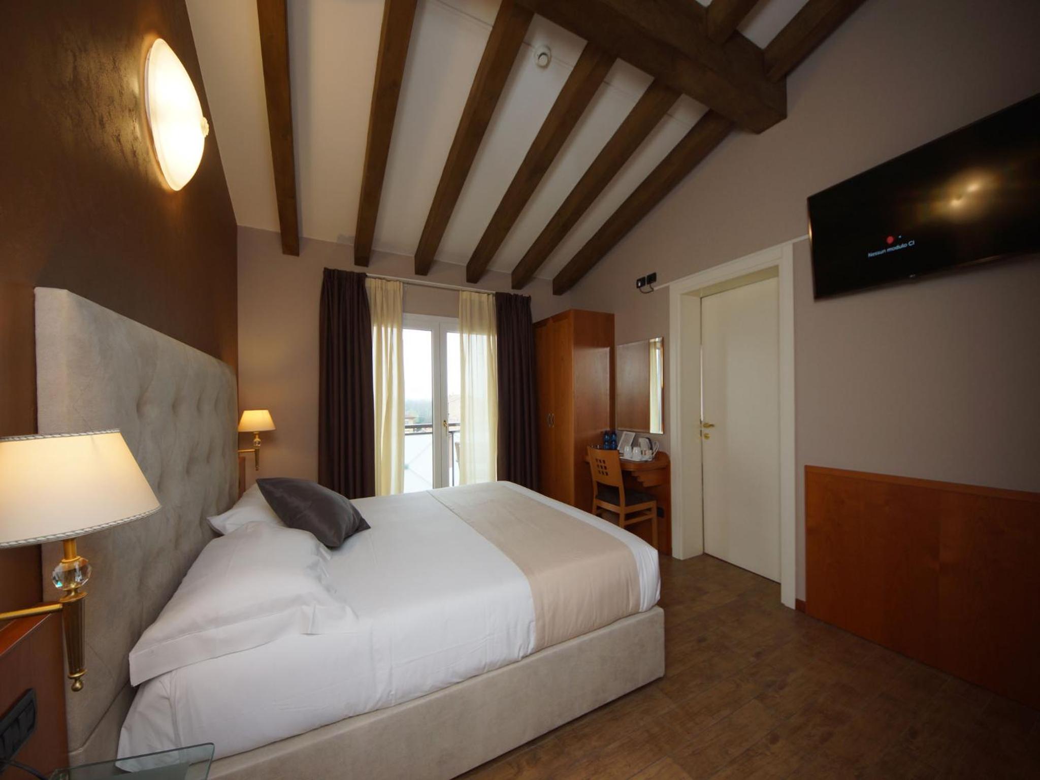 Standard Double Room - Photo 1