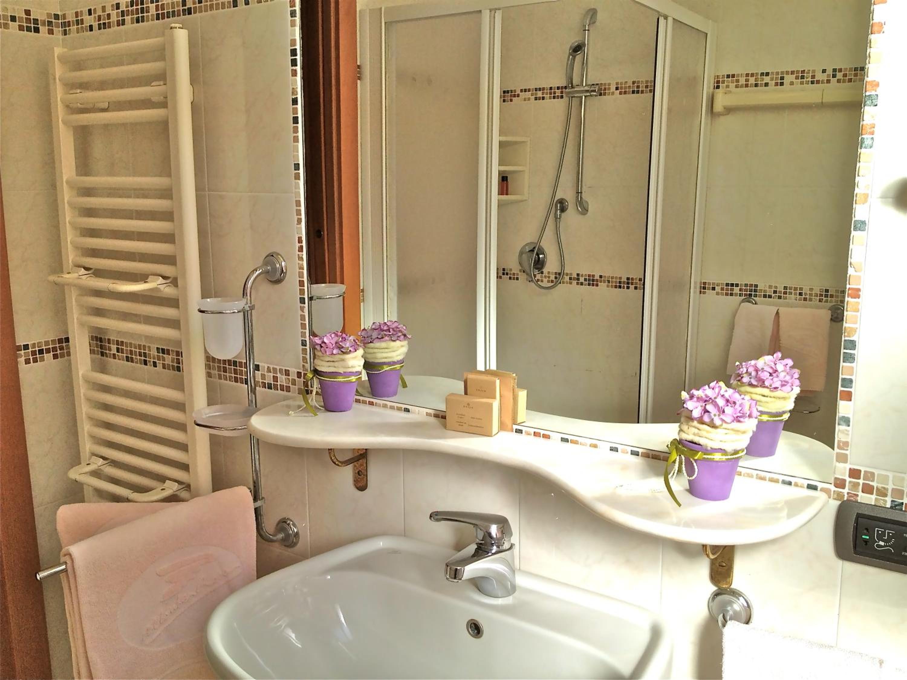 Double or Twin Room - Photo 2
