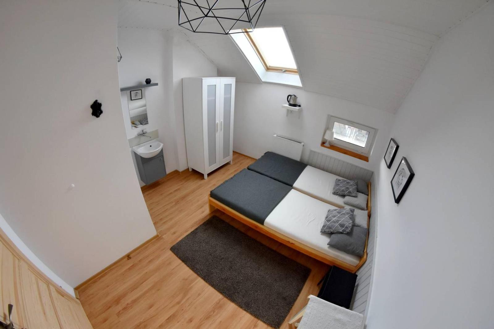 Double Room with Shared Bathroom photo 3