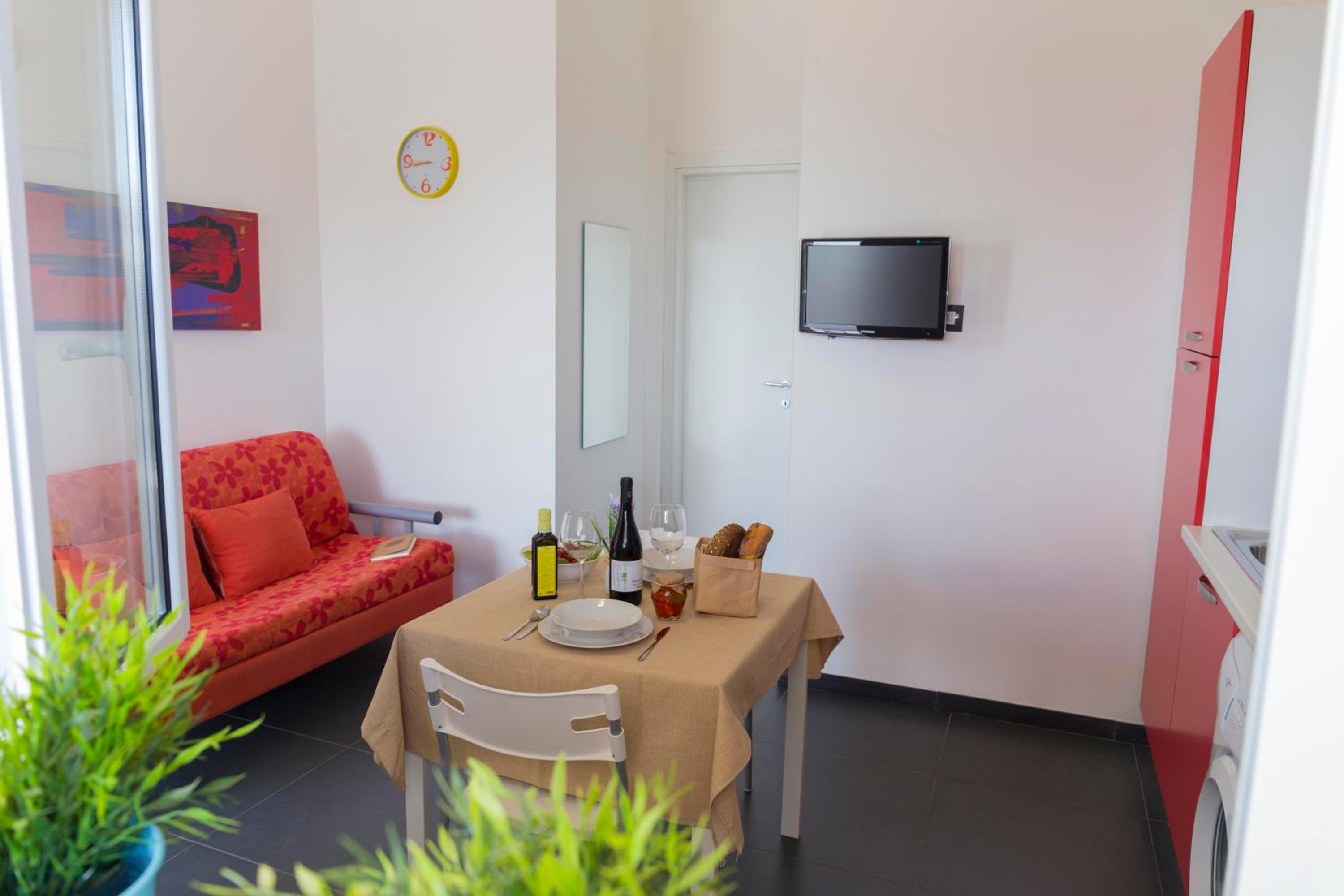 One-Bedroom Apartment with Sea View photo 3