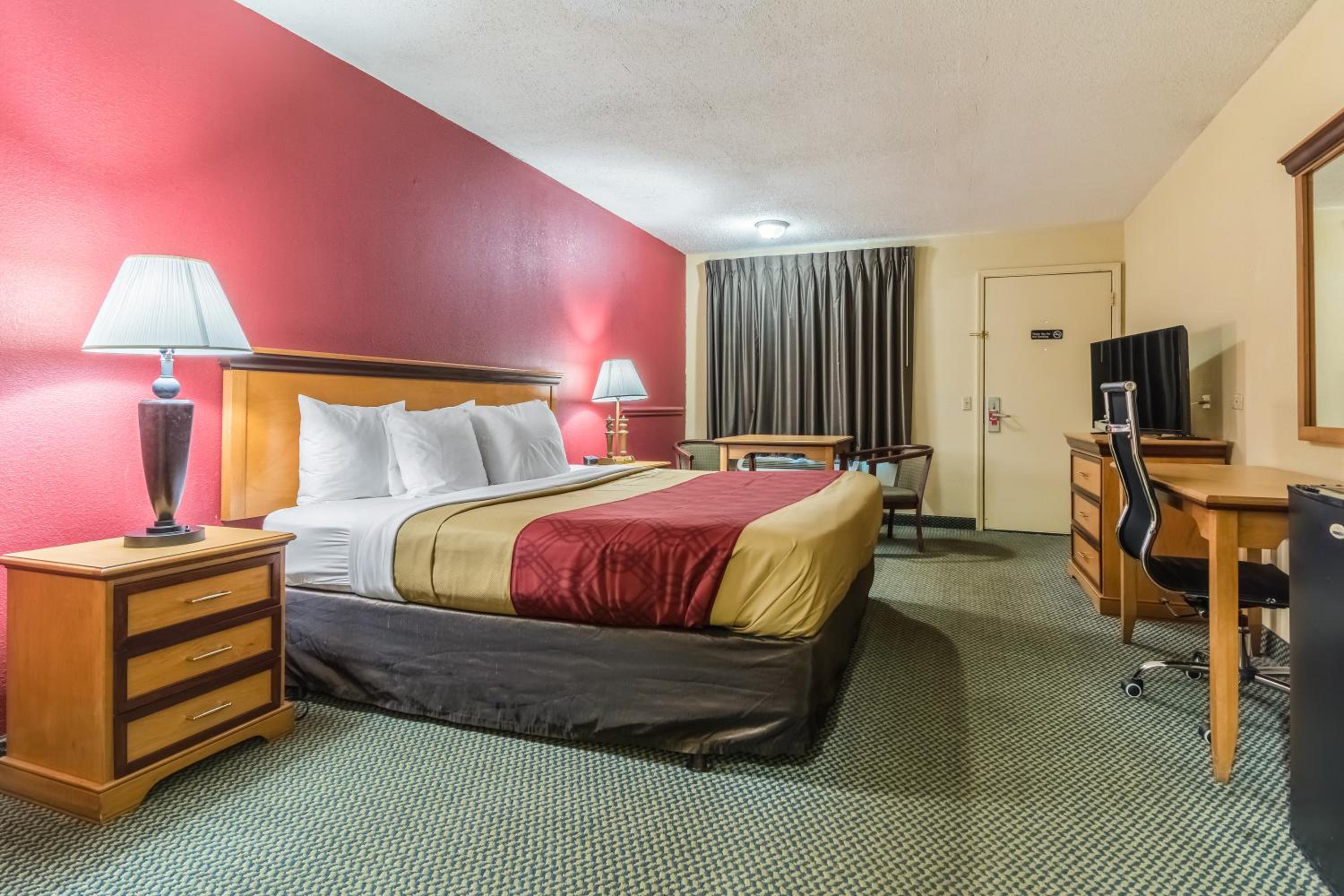 King Room - Non-Smoking - Photo 2