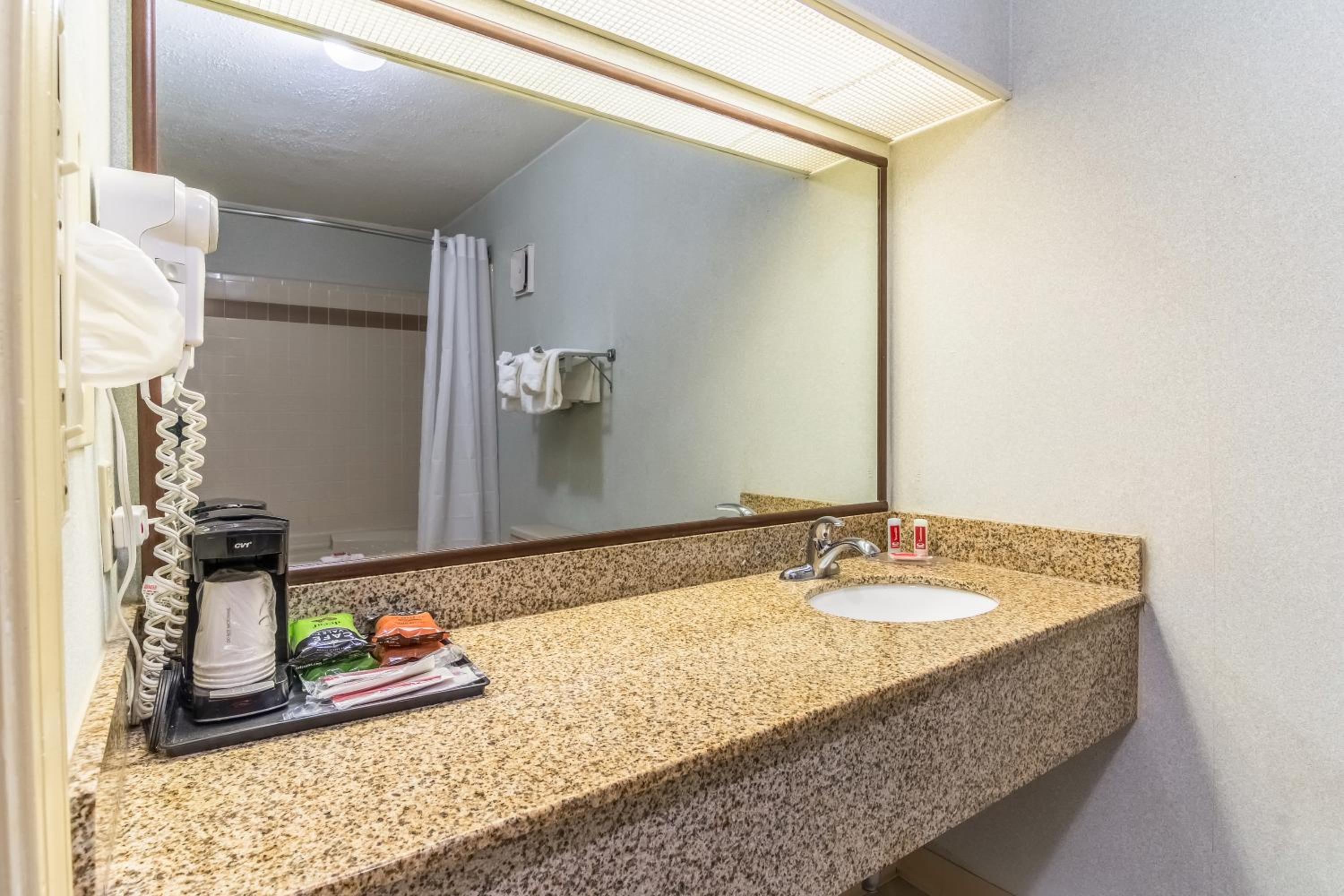 King Room - Non-Smoking - Photo 3