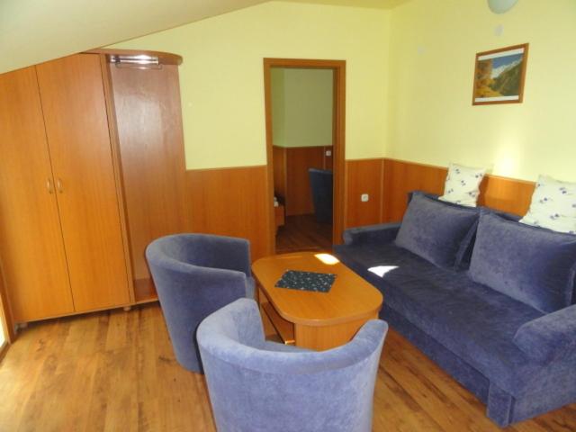 One-Bedroom Apartment photo 2