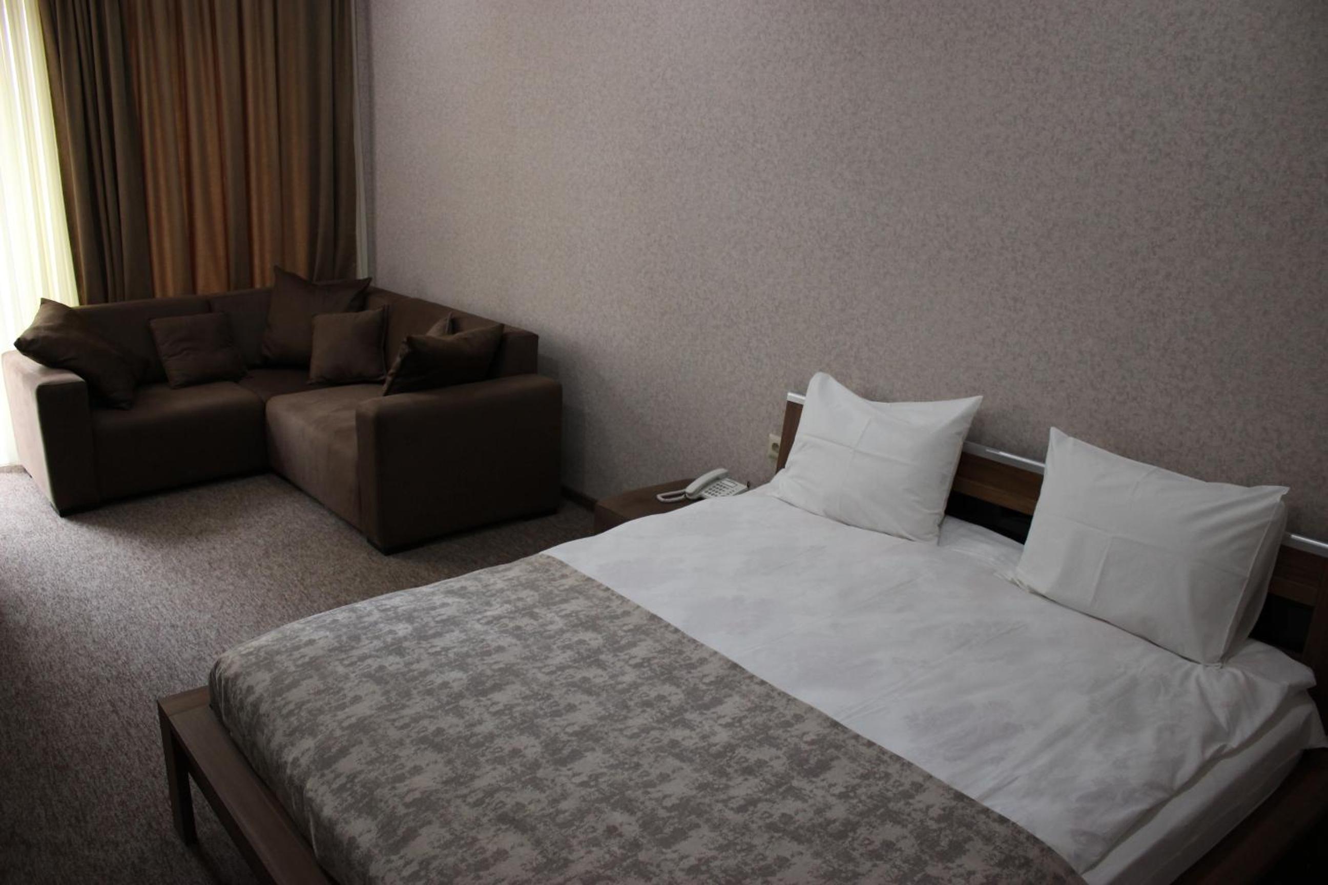 Double Room with Balcony - Photo 3