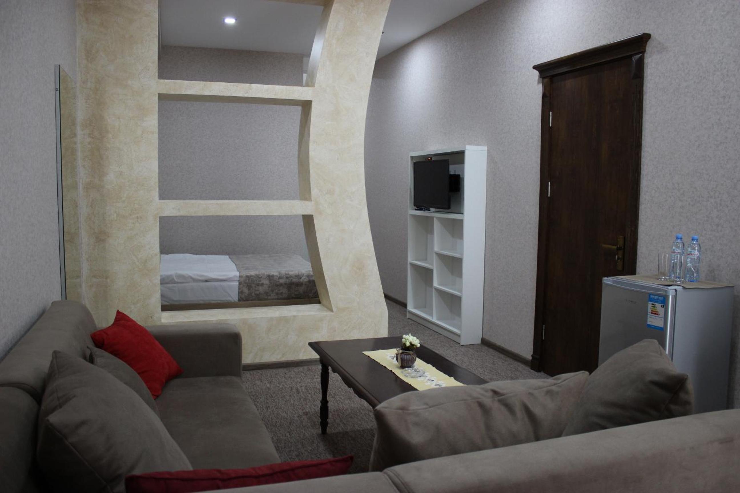 Double Room with Balcony - Photo 5