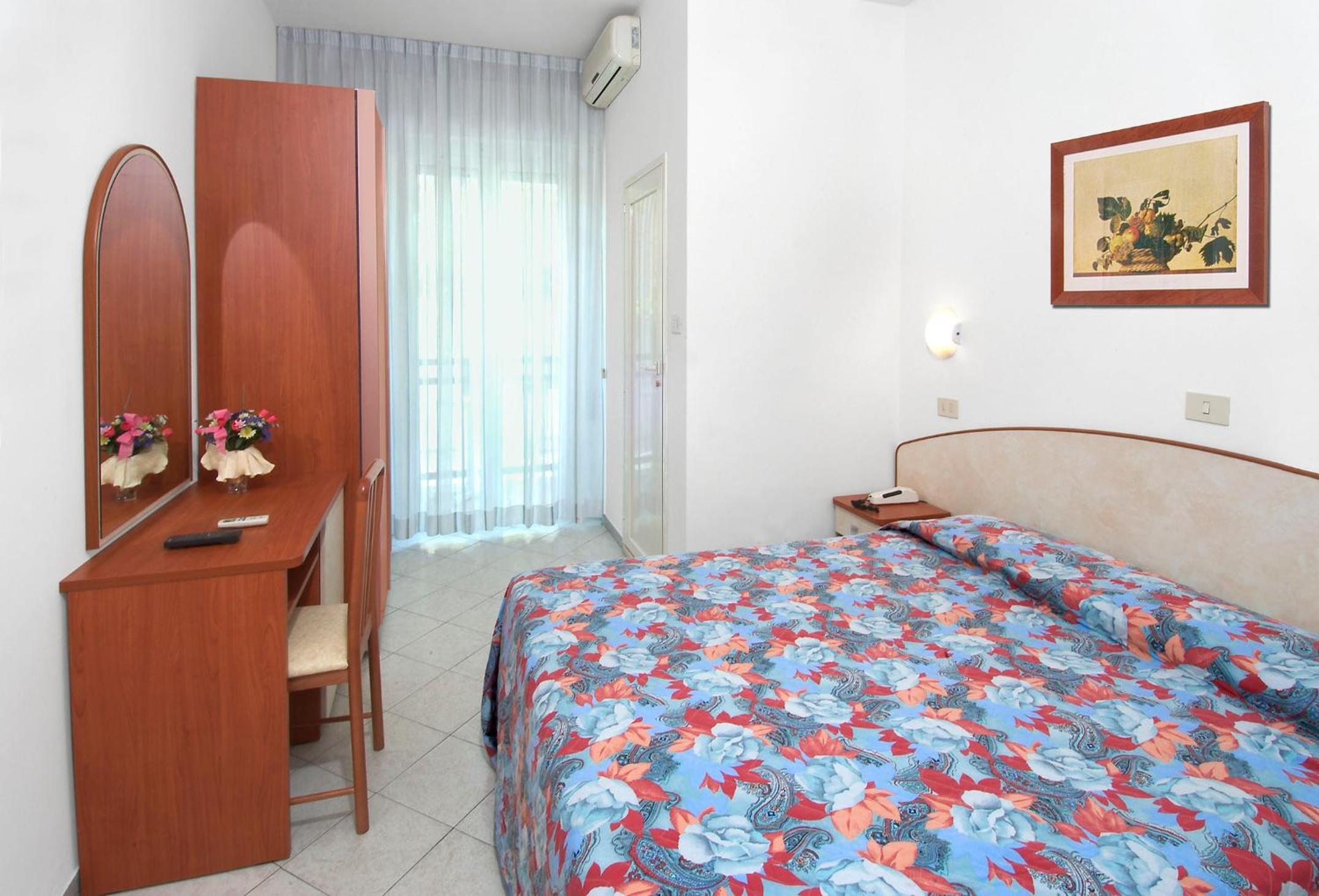 Double or Twin Room with Balcony - Photo 3