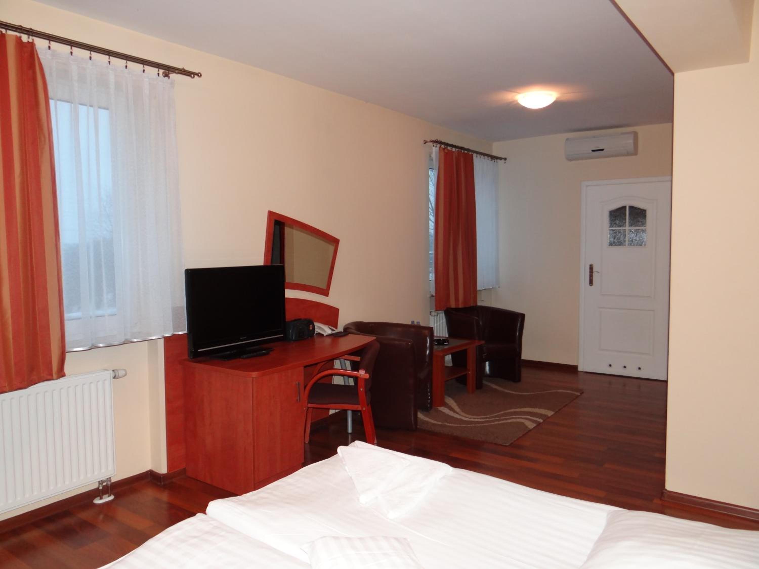Double or Twin Room photo 3