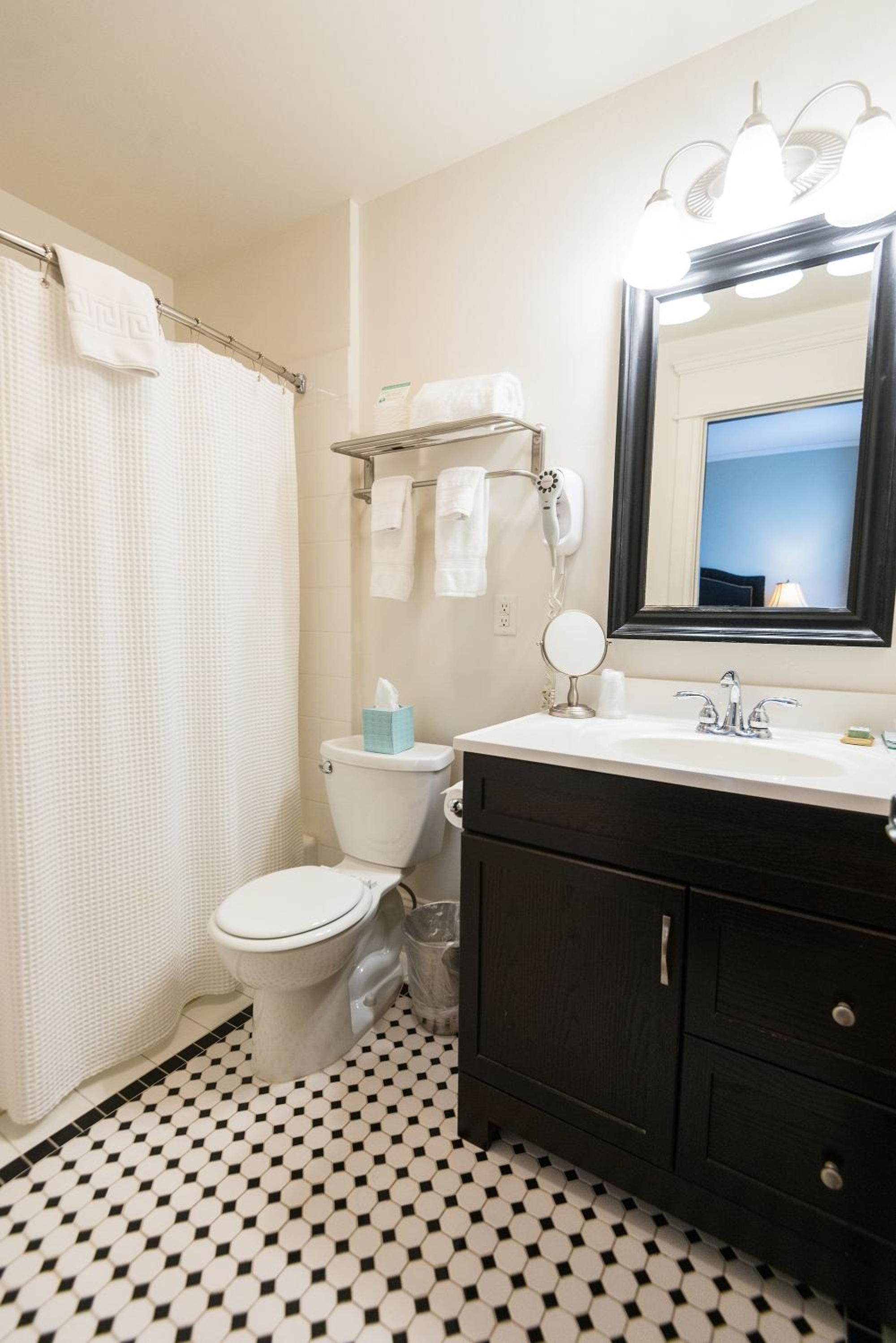 Queen Ensuites - Photo 3