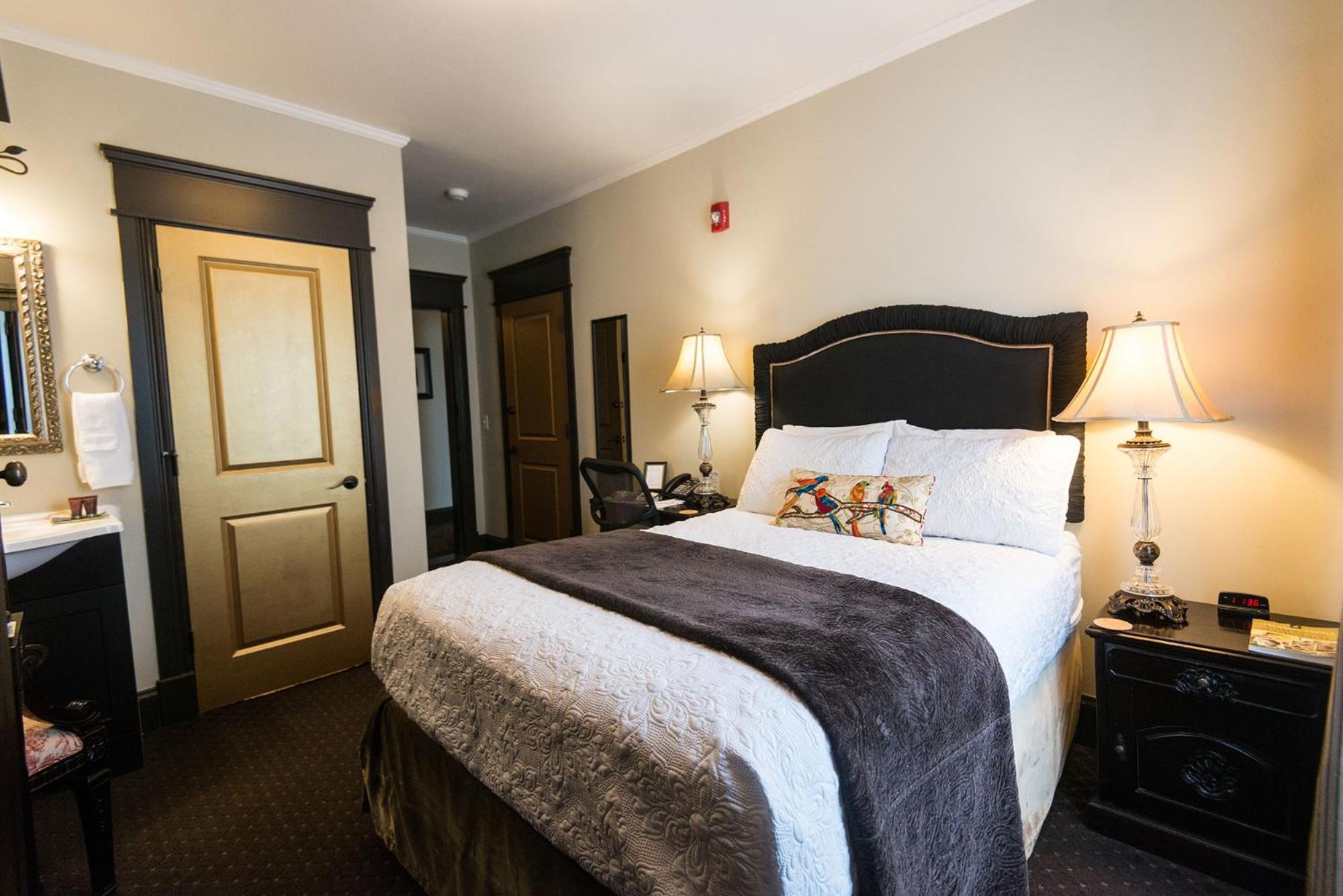 Queen Ensuites - Photo 5